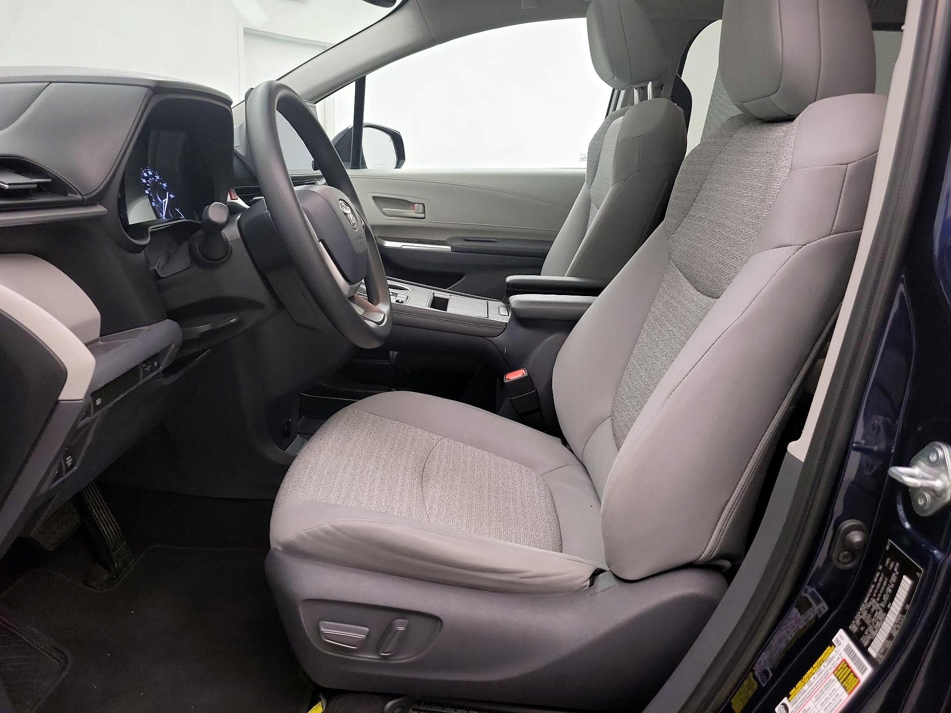 Thumbnail: 2021 Toyota Sienna - 11