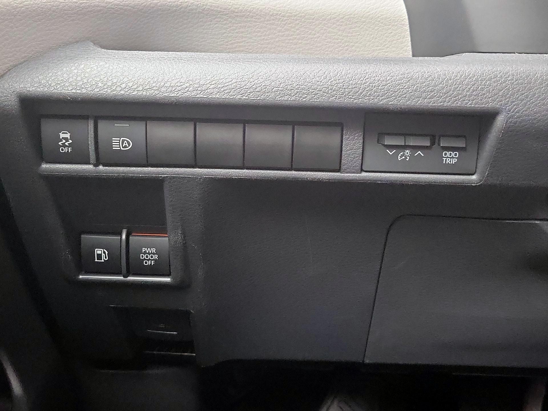 Thumbnail: 2021 Toyota Sienna - 13