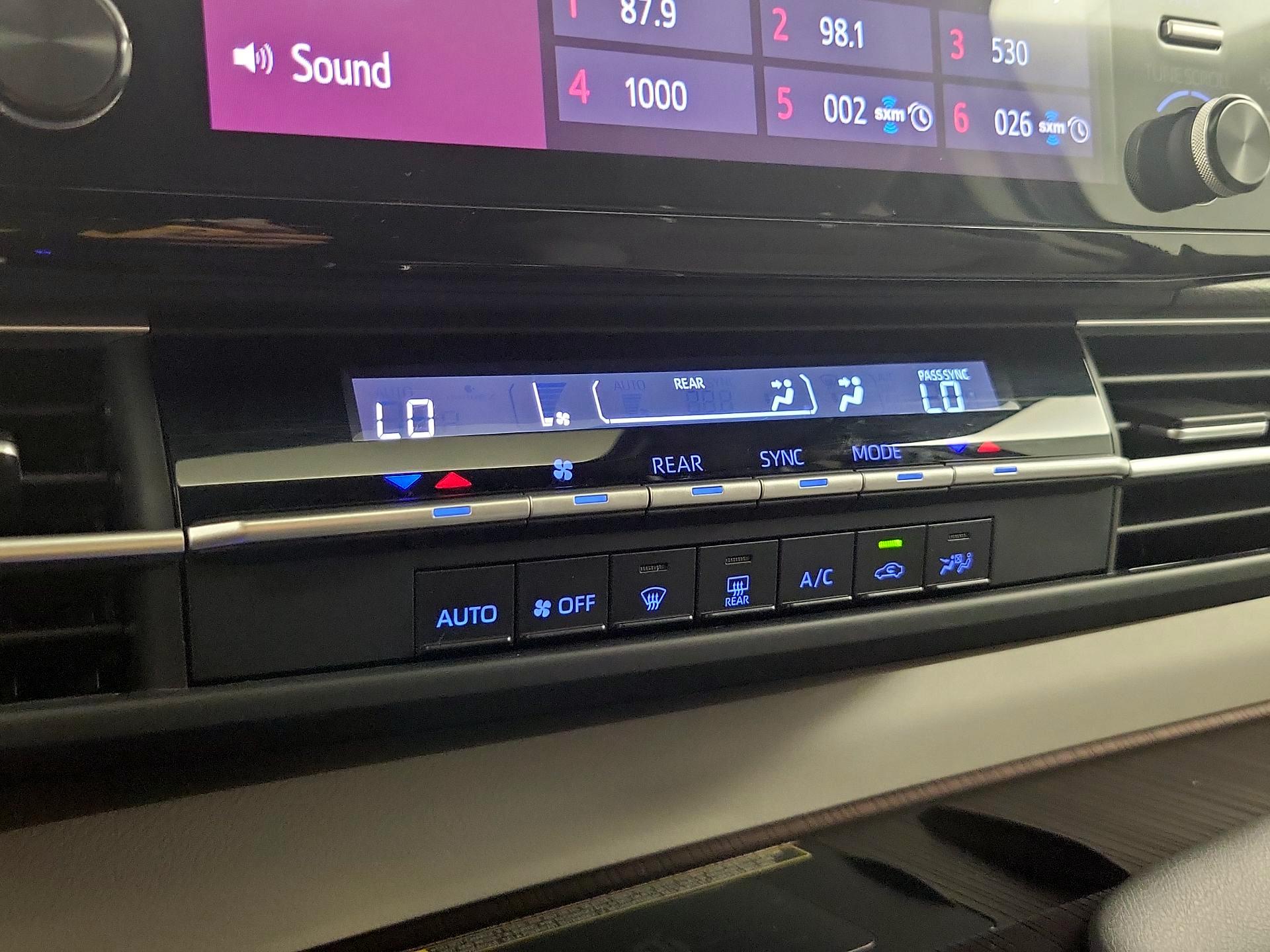 Thumbnail: 2021 Toyota Sienna - 16