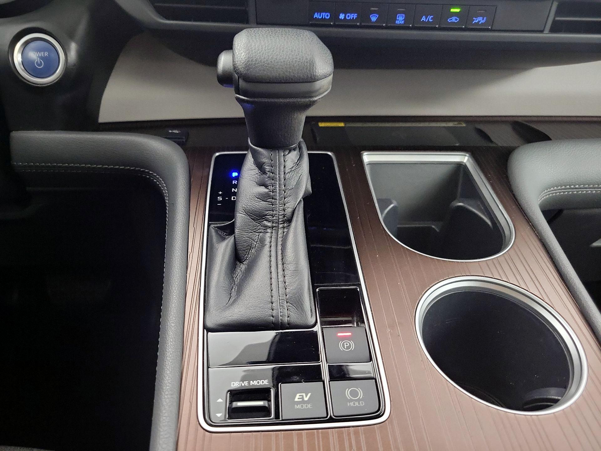 Thumbnail: 2021 Toyota Sienna - 17