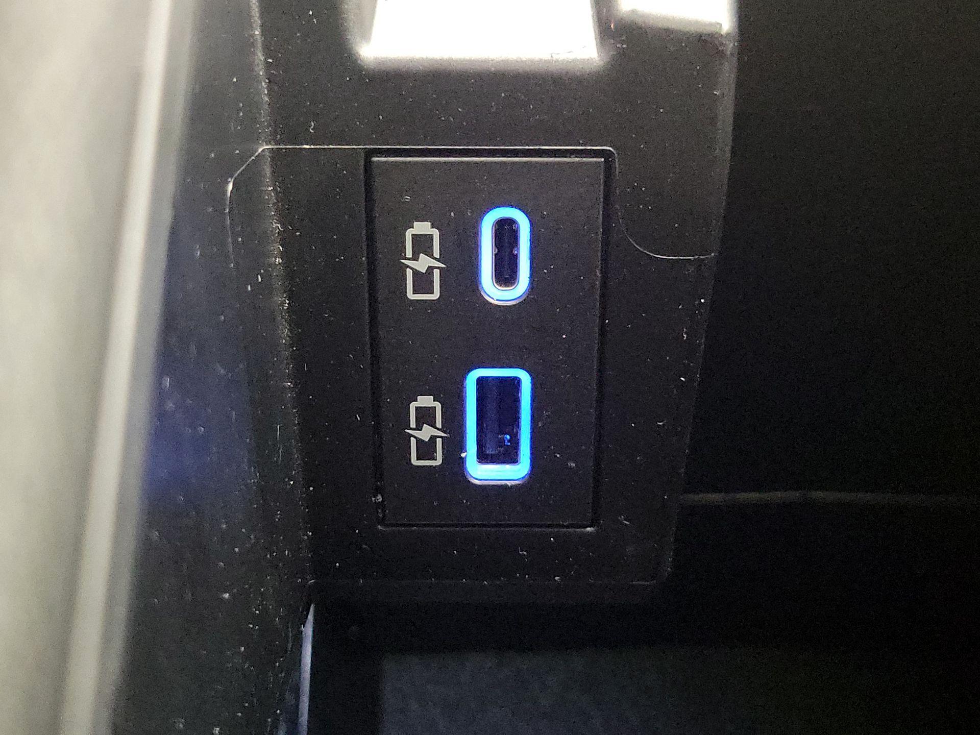 Thumbnail: 2021 Toyota Sienna - 18