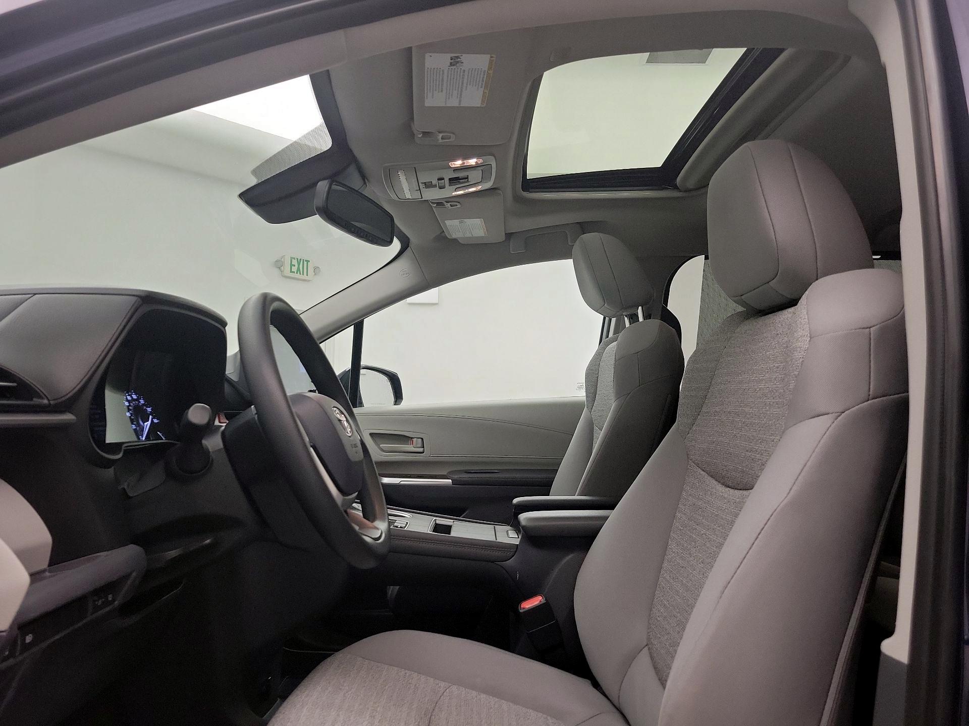 Thumbnail: 2021 Toyota Sienna - 19