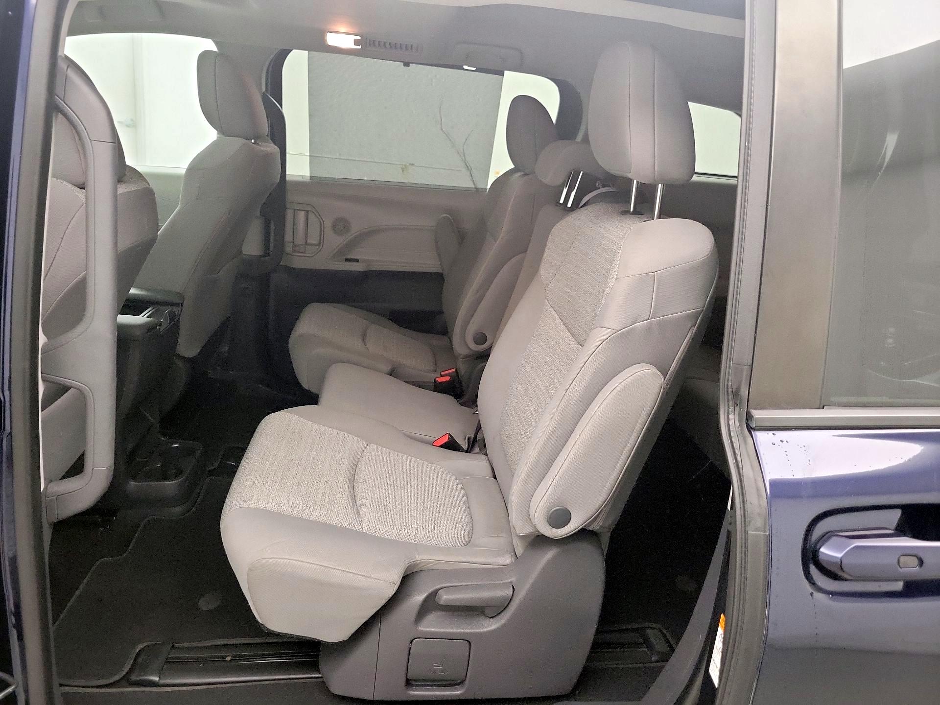 Thumbnail: 2021 Toyota Sienna - 20