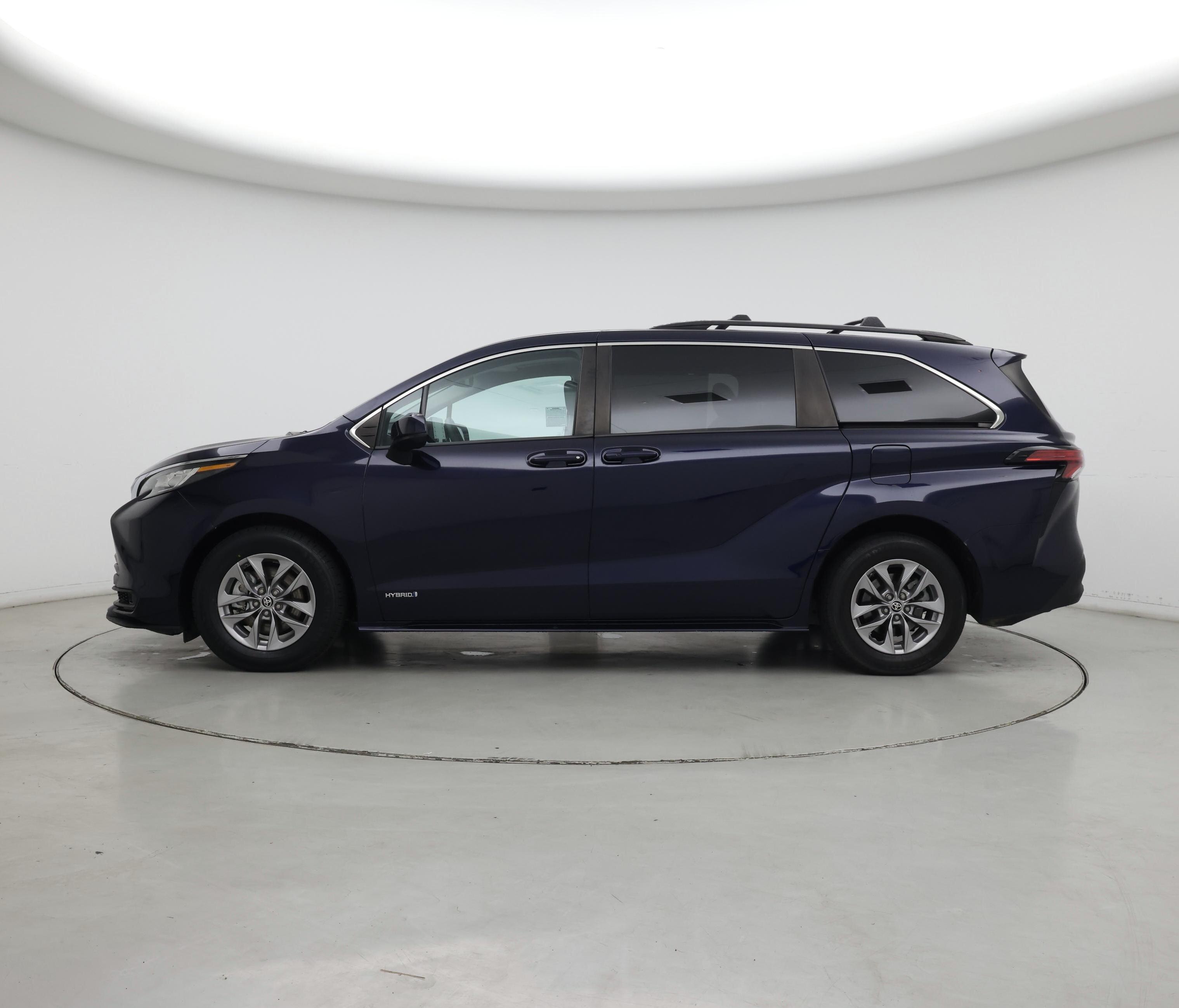 Thumbnail: 2021 Toyota Sienna - 3