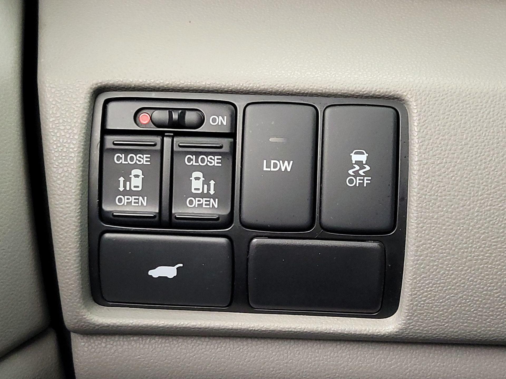 Thumbnail: 2014 Honda Odyssey - 13