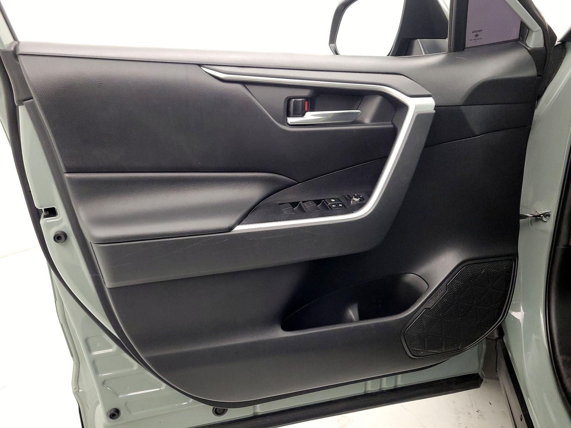 Thumbnail: 2020 Toyota RAV4 - 12