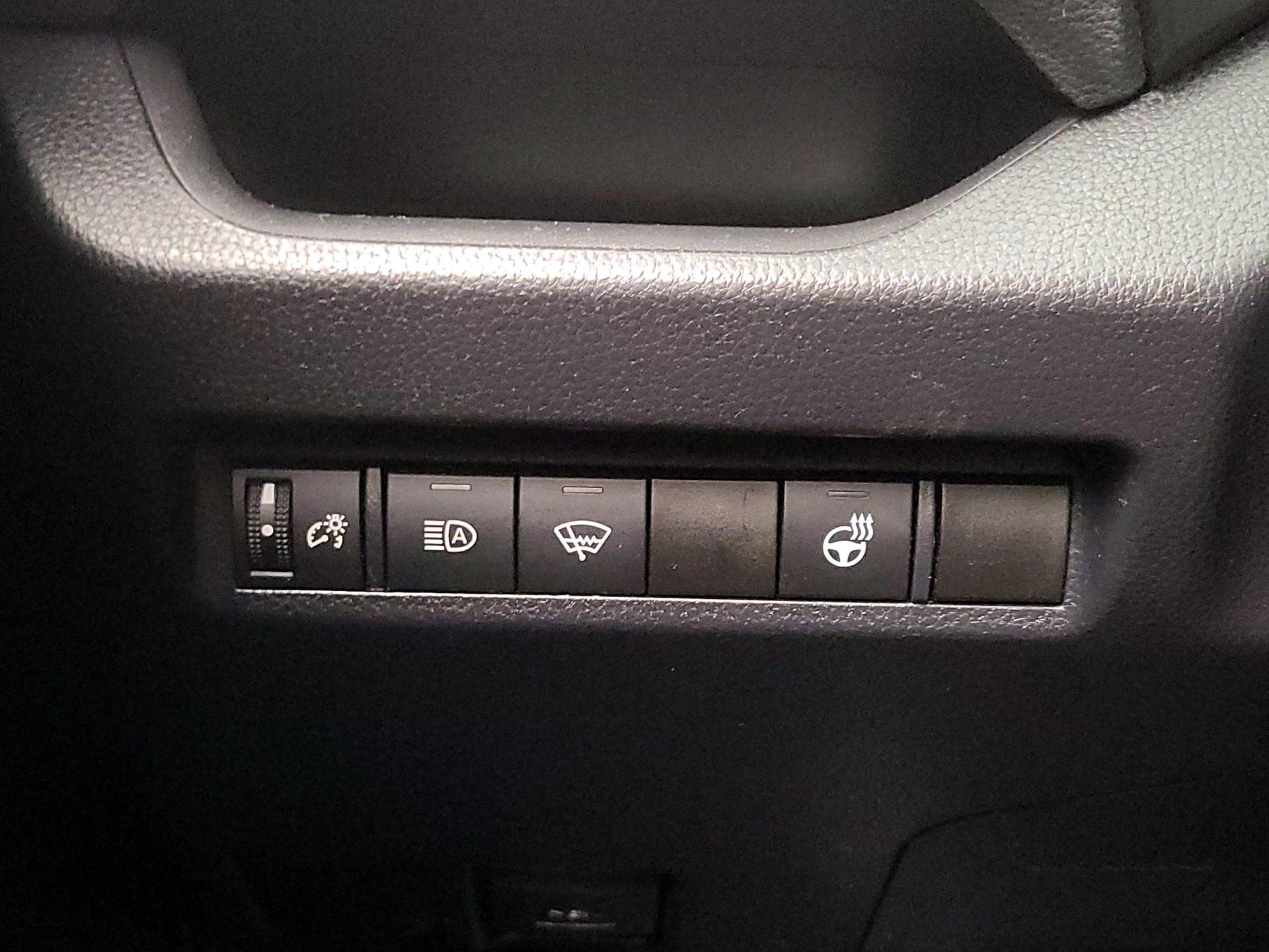 Thumbnail: 2020 Toyota RAV4 - 13