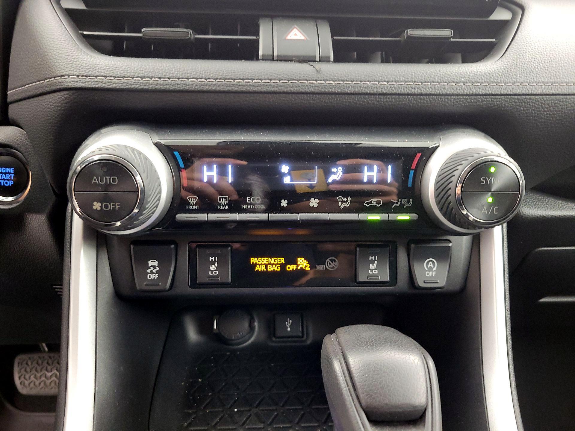 Thumbnail: 2020 Toyota RAV4 - 16