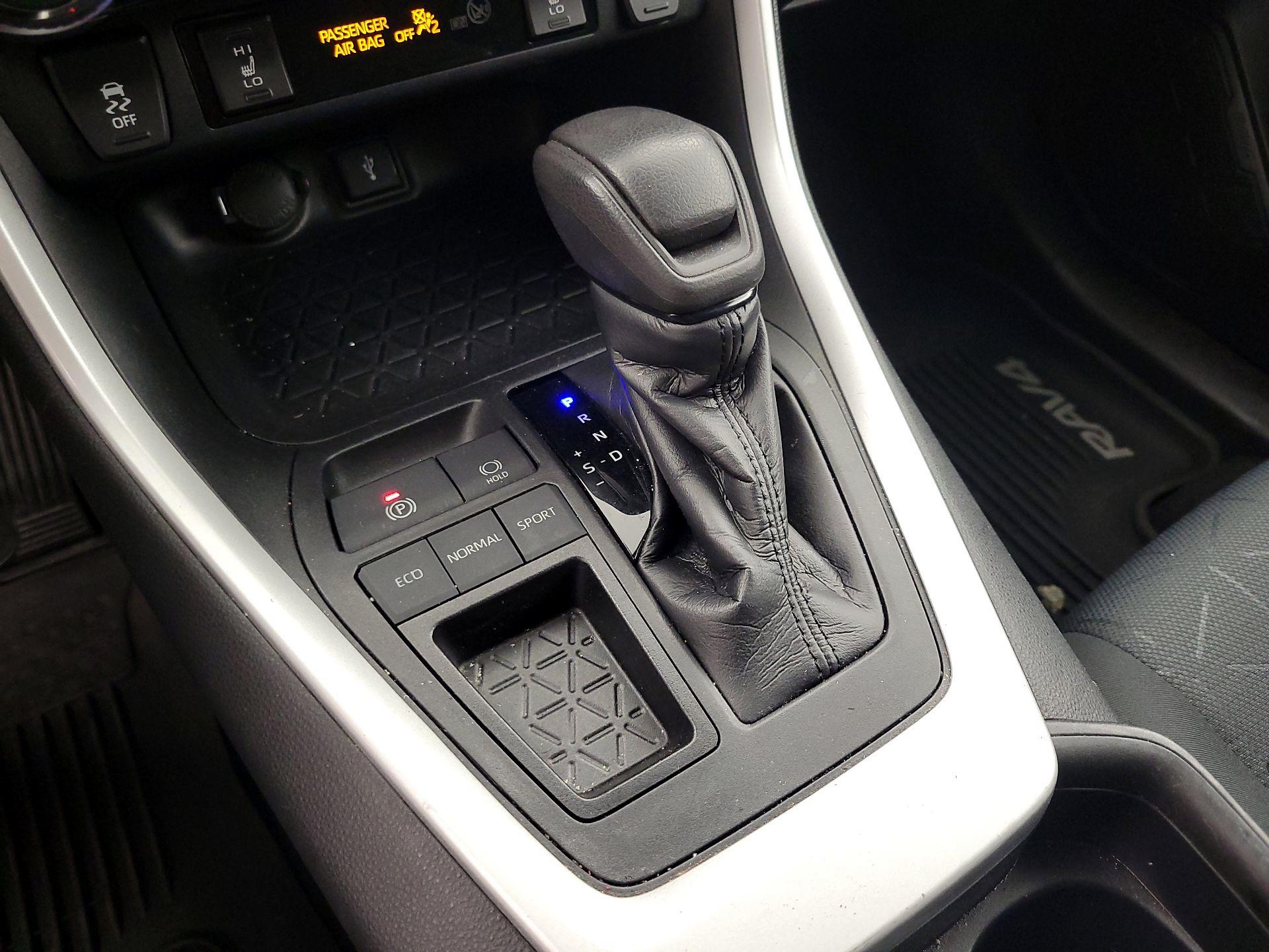 Thumbnail: 2020 Toyota RAV4 - 17