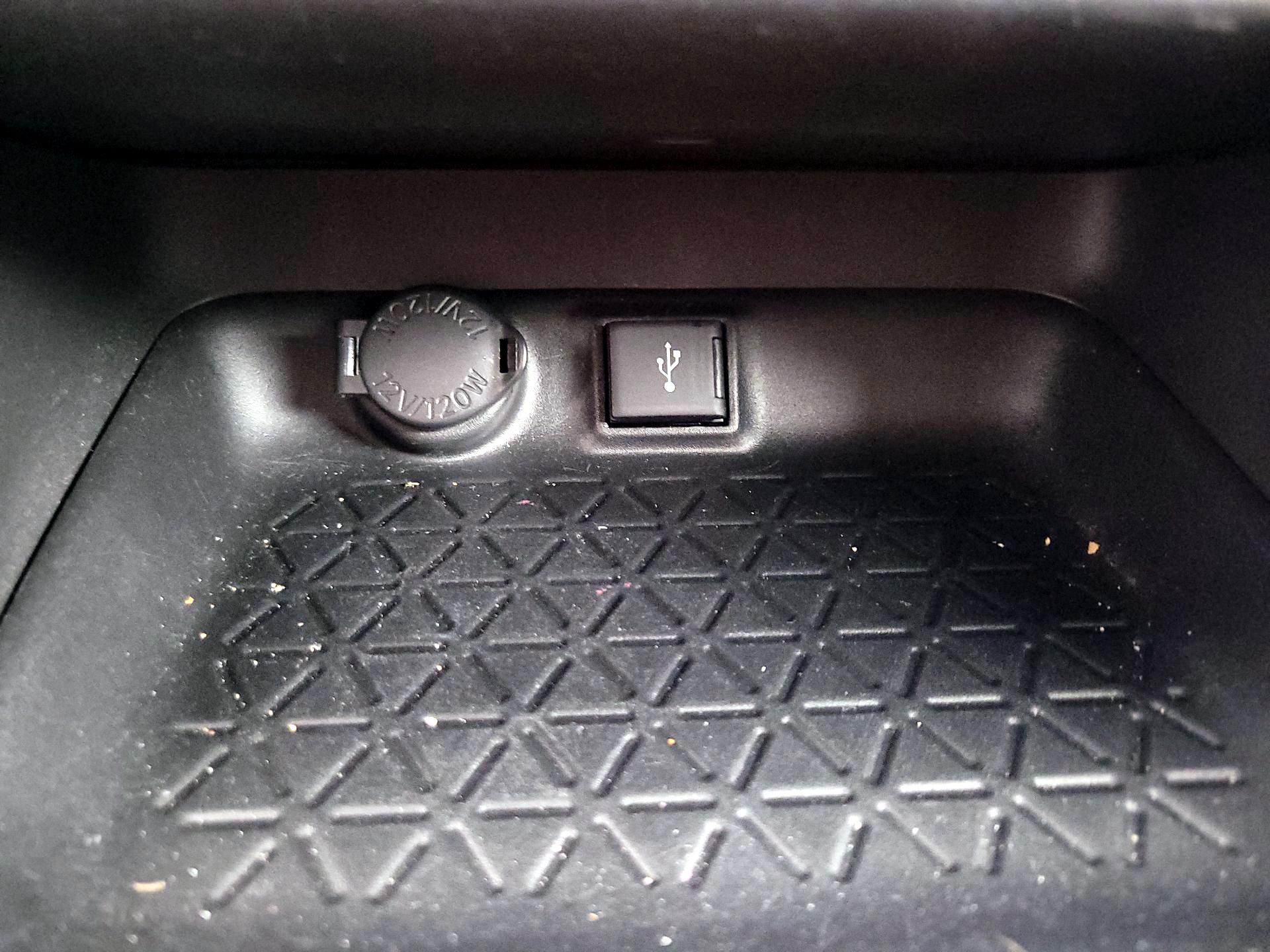 Thumbnail: 2020 Toyota RAV4 - 18