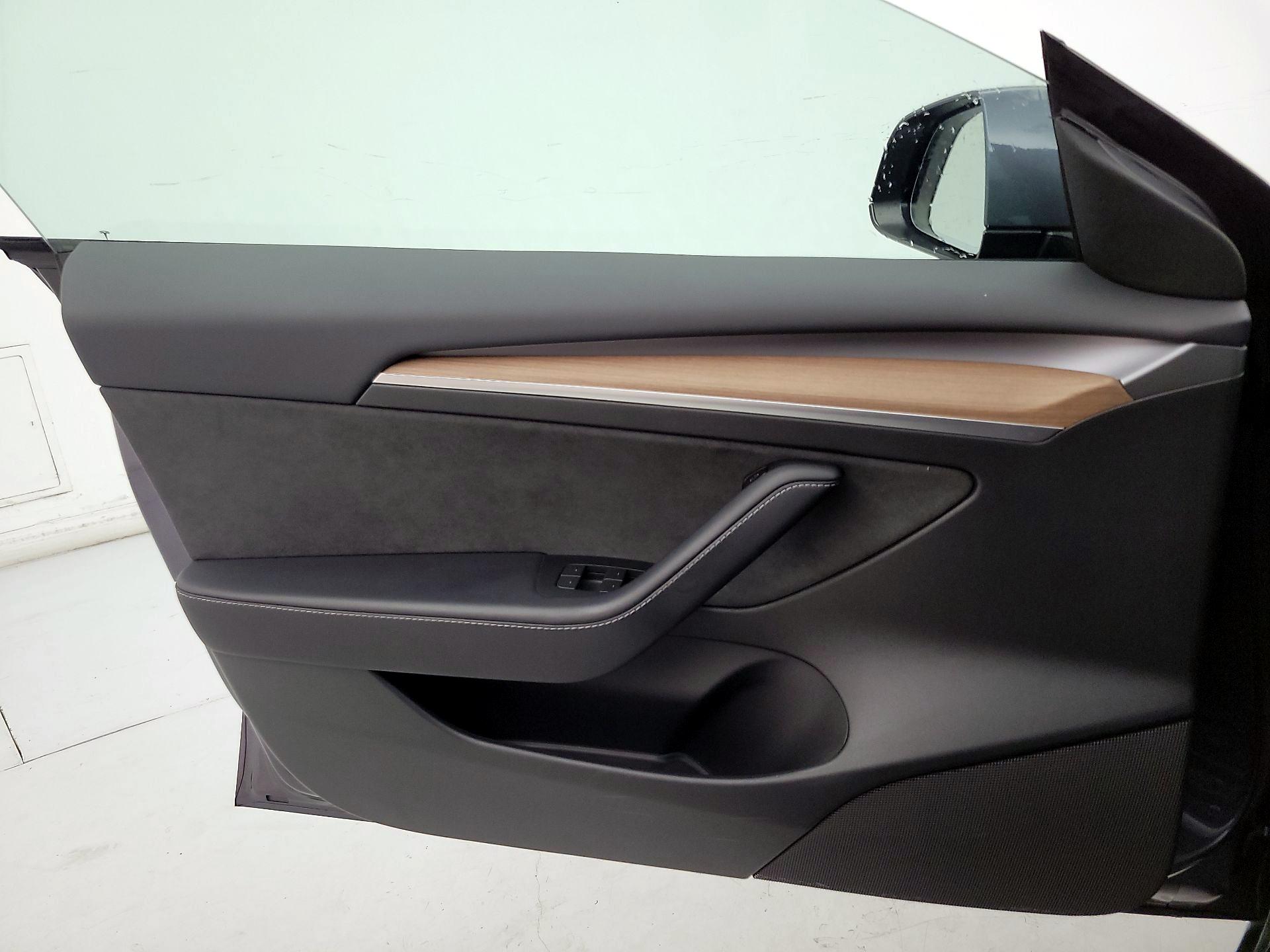 Thumbnail: 2023 Tesla Model 3 - 12