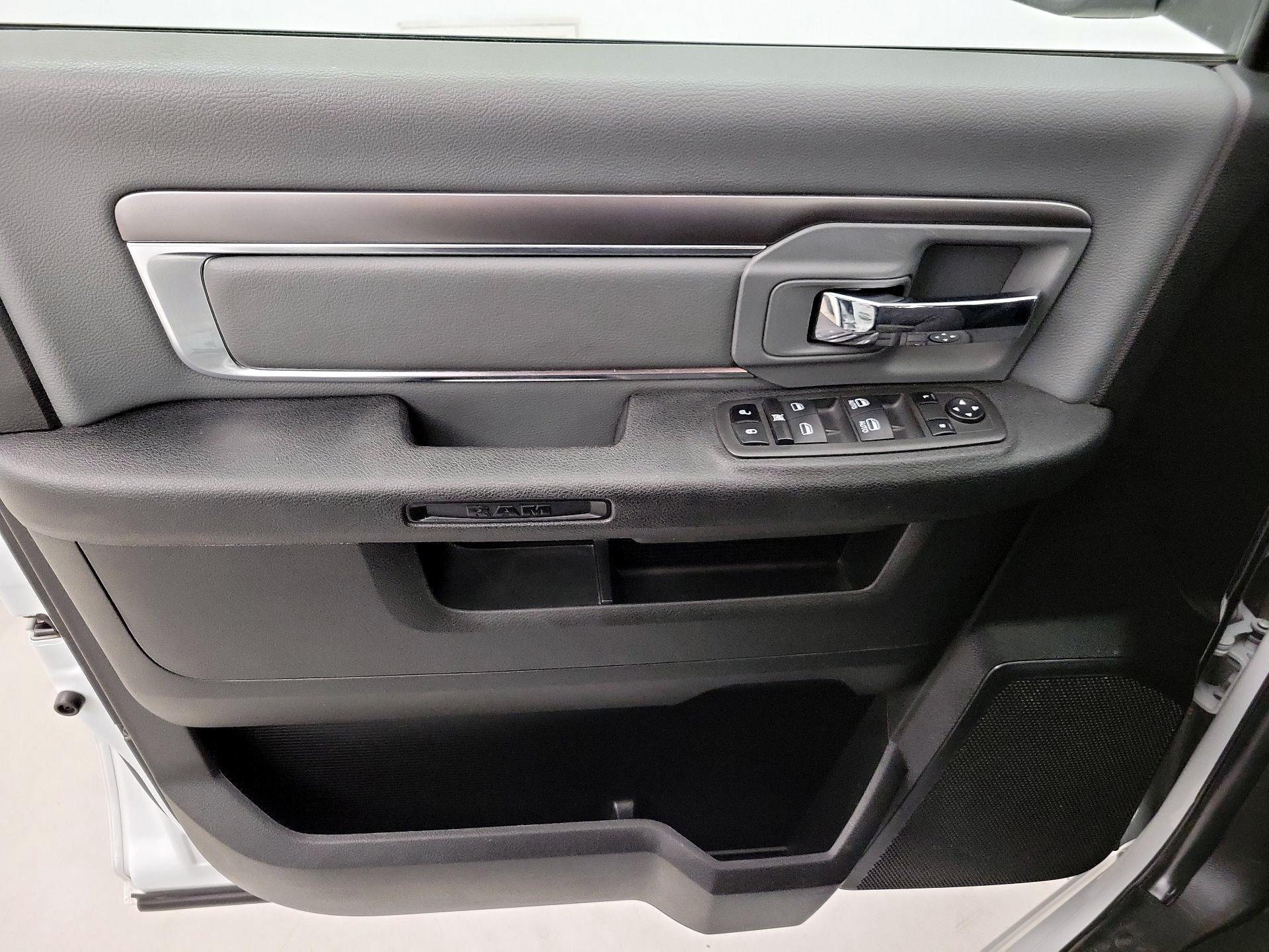 Thumbnail: 2022 RAM 1500 Classic - 12