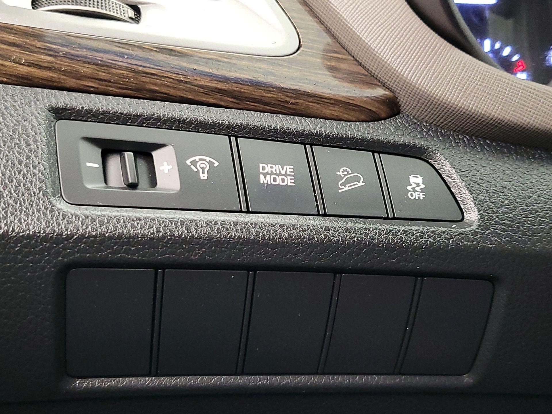 Thumbnail: 2017 Hyundai Santa Fe - 13