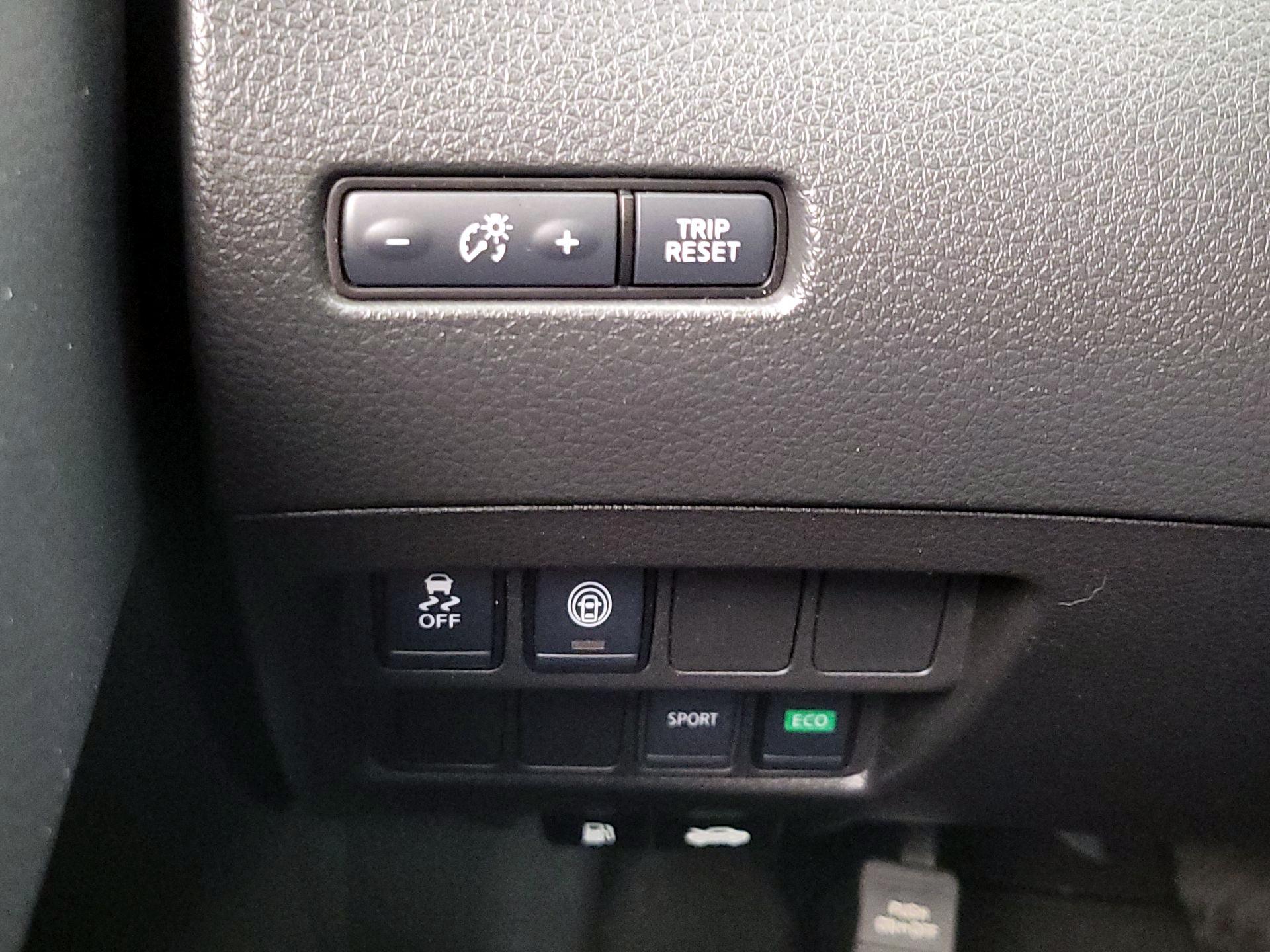 Thumbnail: 2021 Nissan Rogue Sport - 13