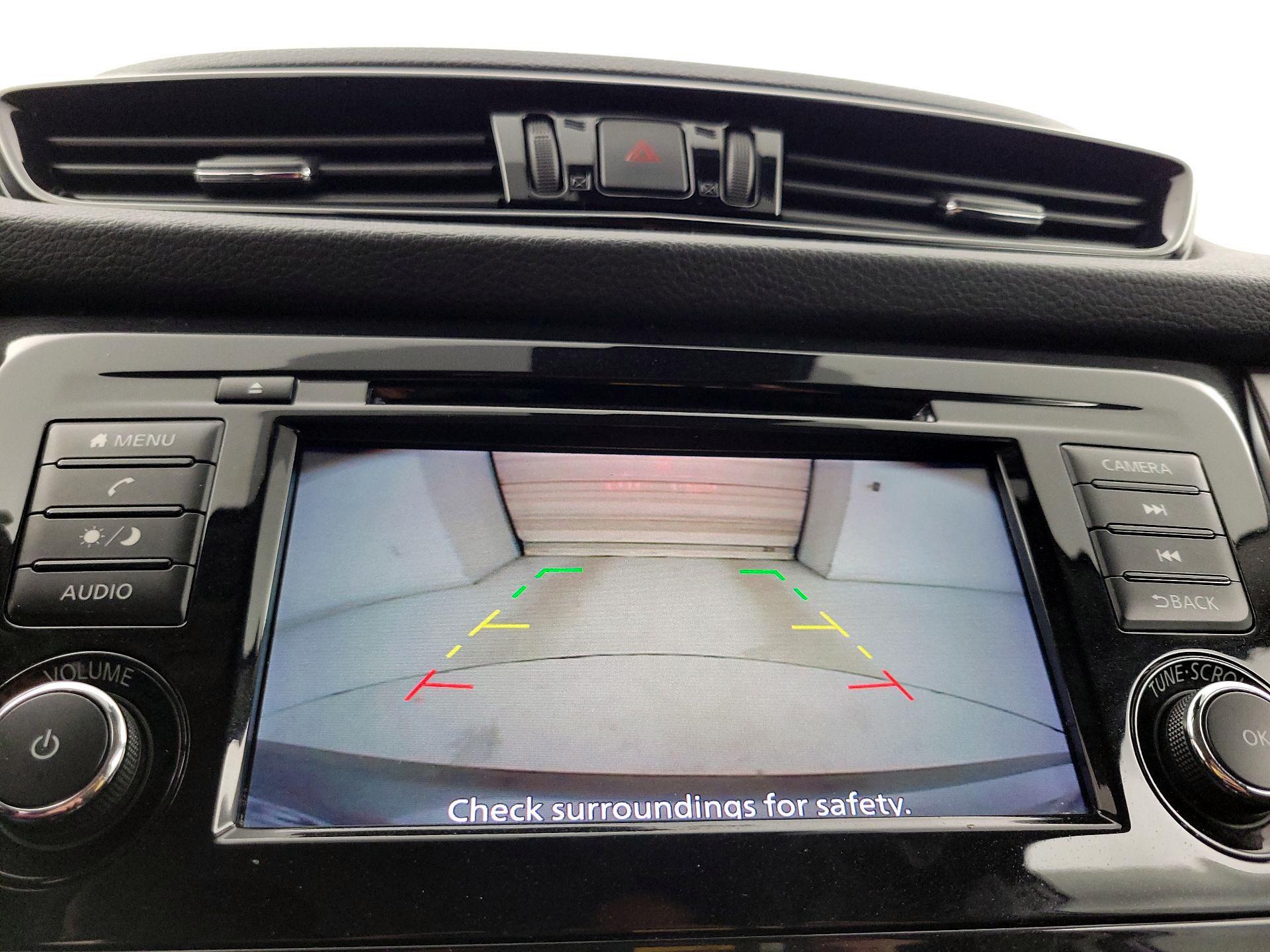 Thumbnail: 2021 Nissan Rogue Sport - 14