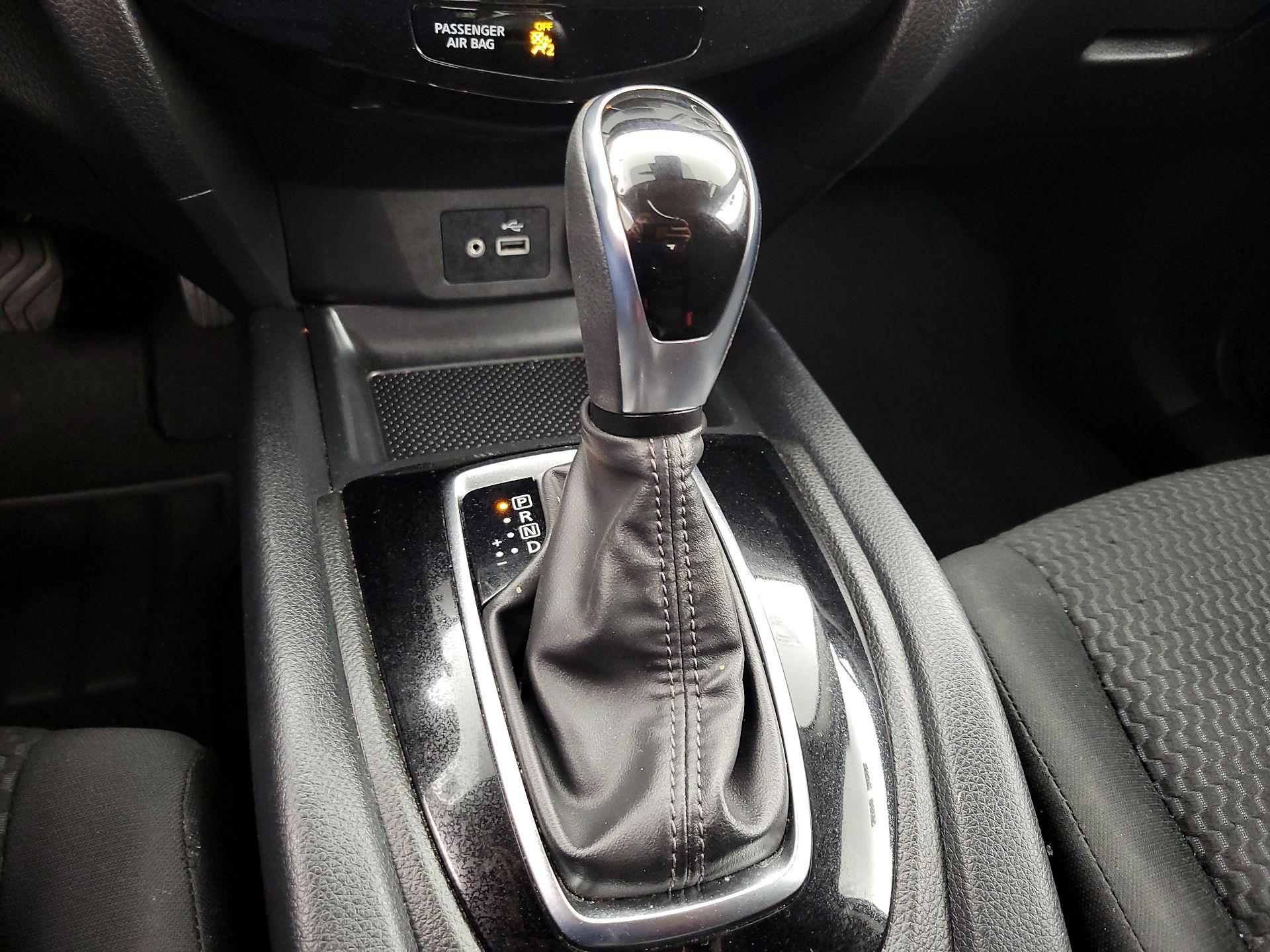 Thumbnail: 2021 Nissan Rogue Sport - 17