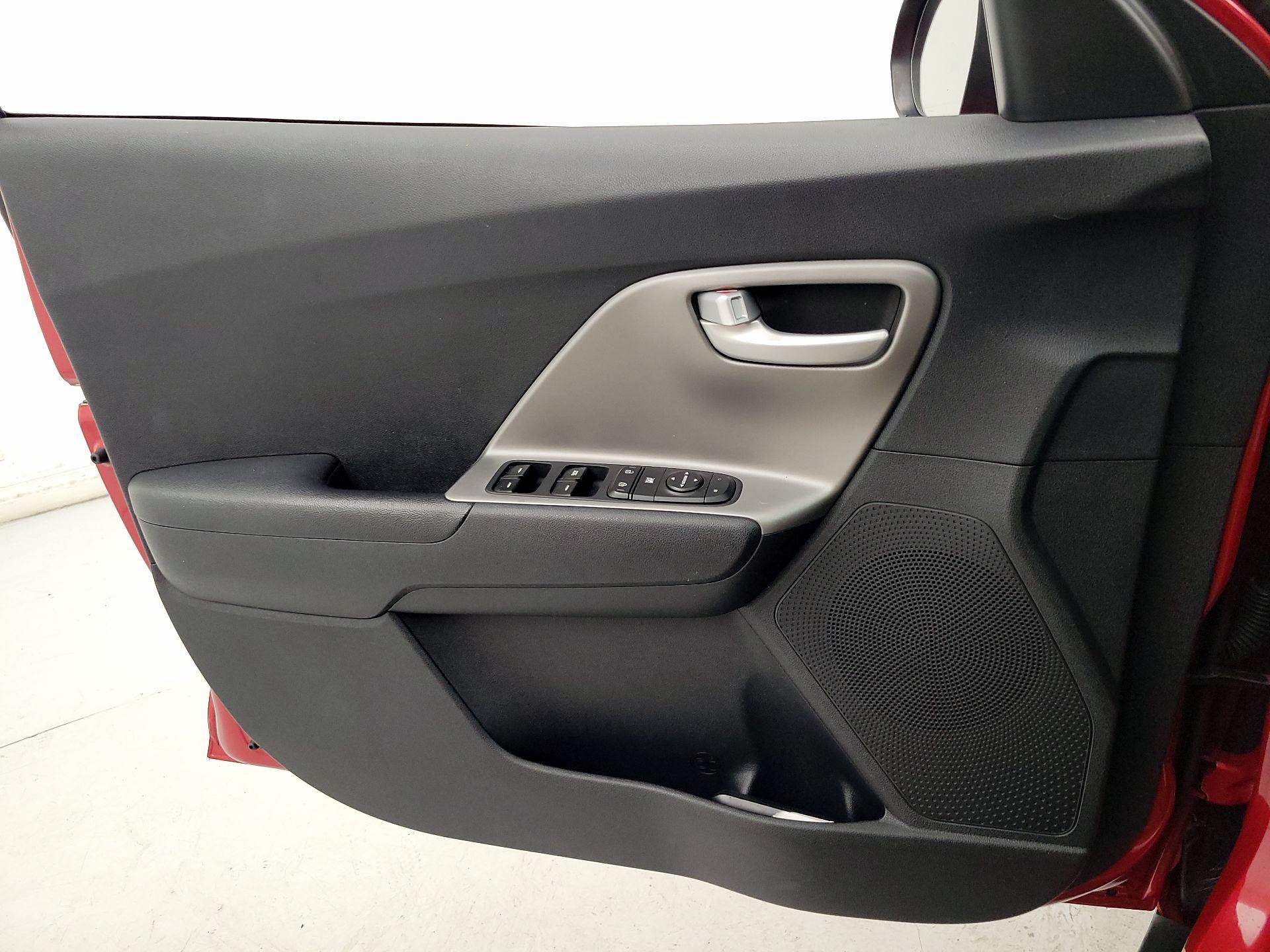 Thumbnail: 2019 Kia Niro - 12