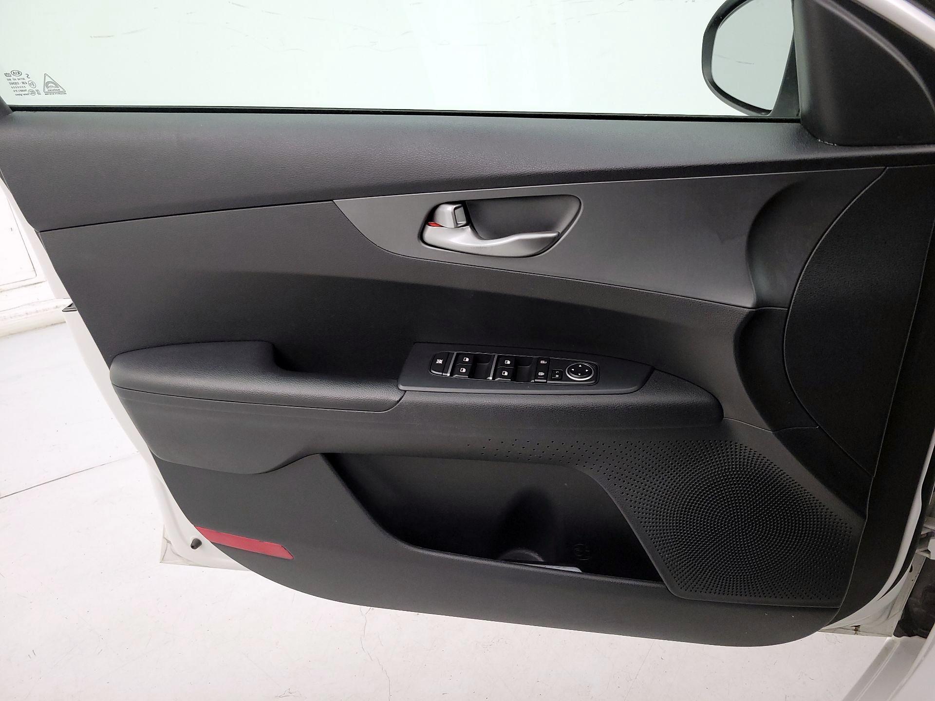 Thumbnail: 2019 Kia Forte - 12