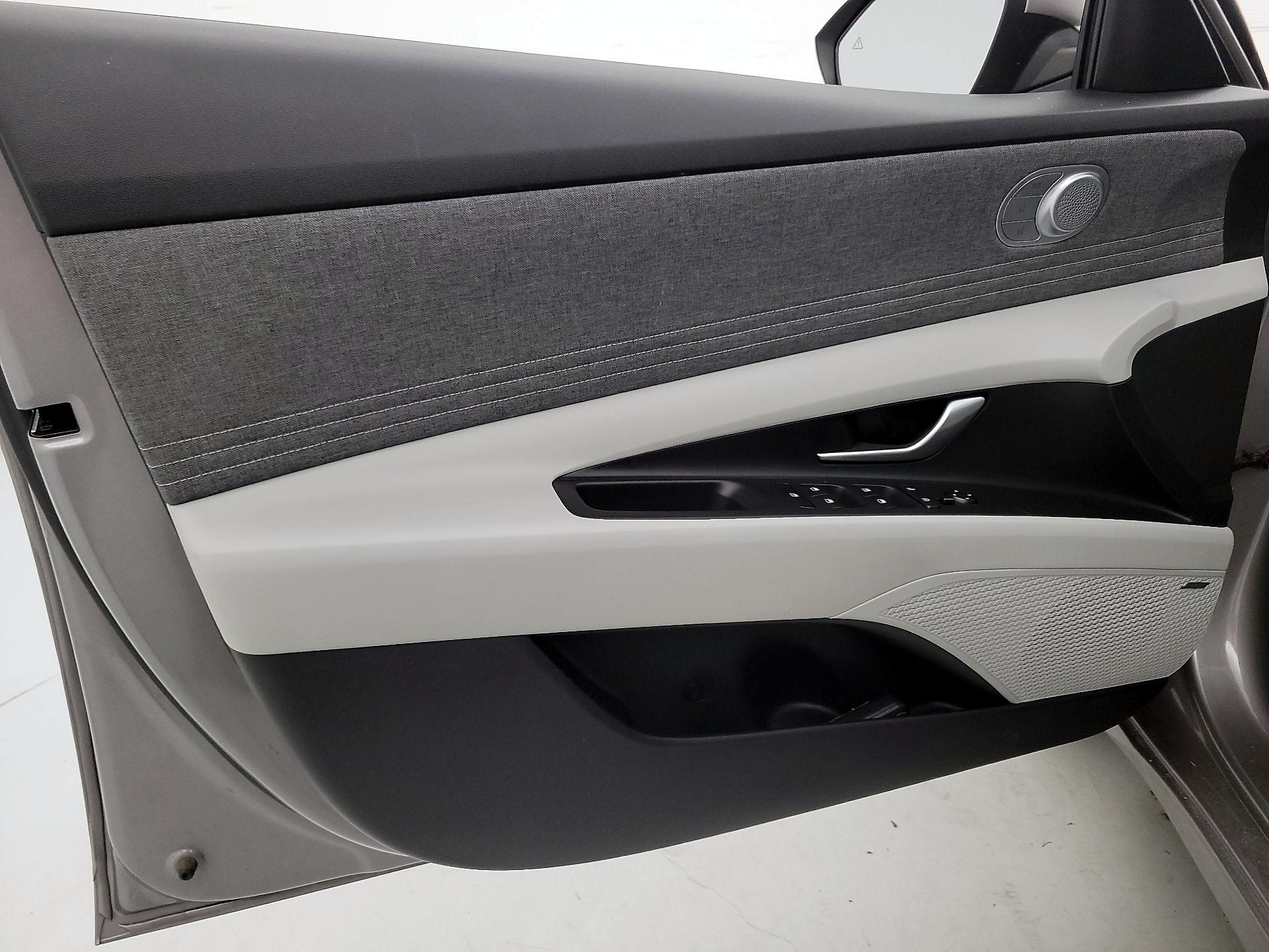 Thumbnail: 2023 Hyundai Elantra - 12