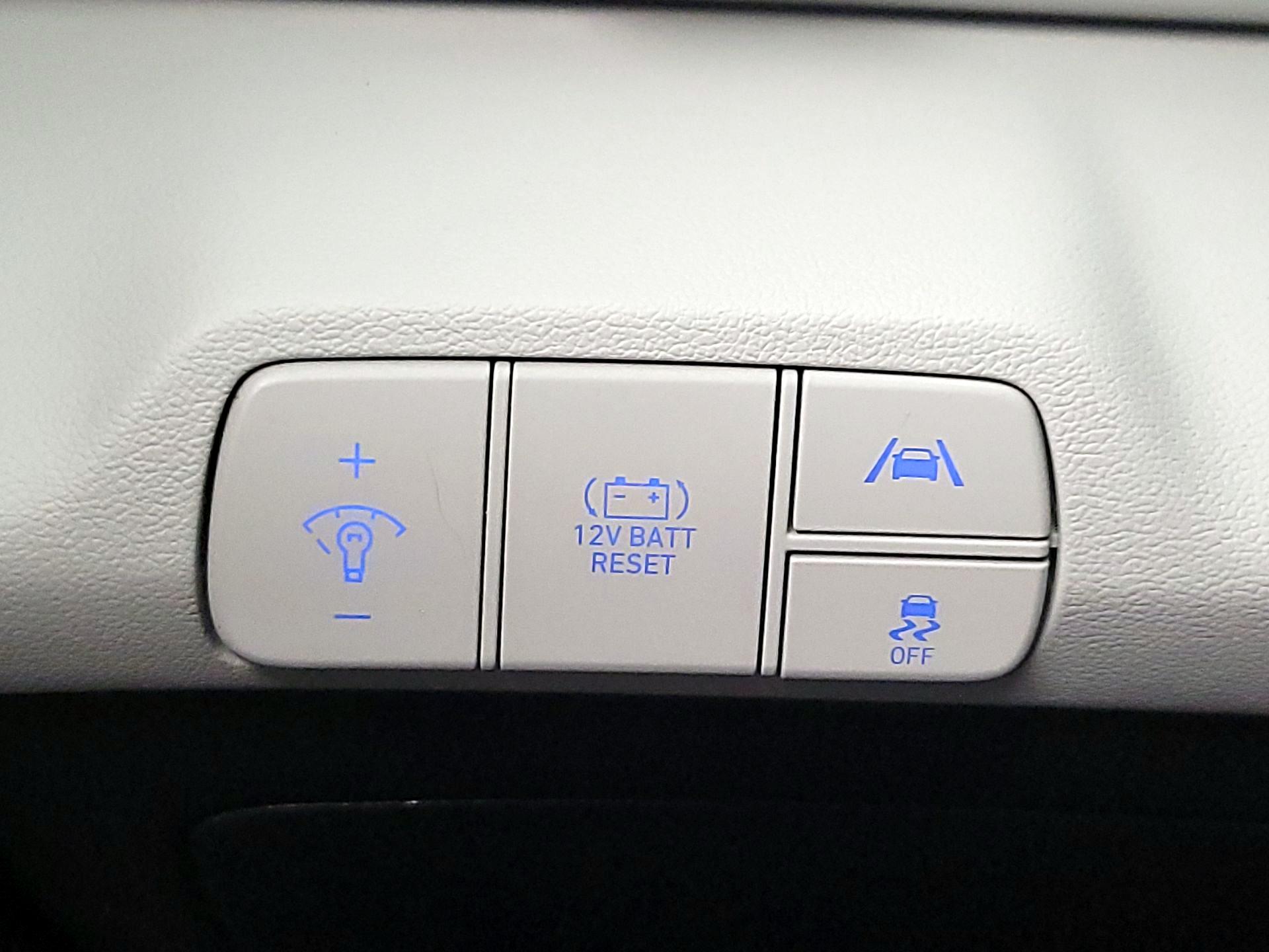 Thumbnail: 2023 Hyundai Elantra - 13