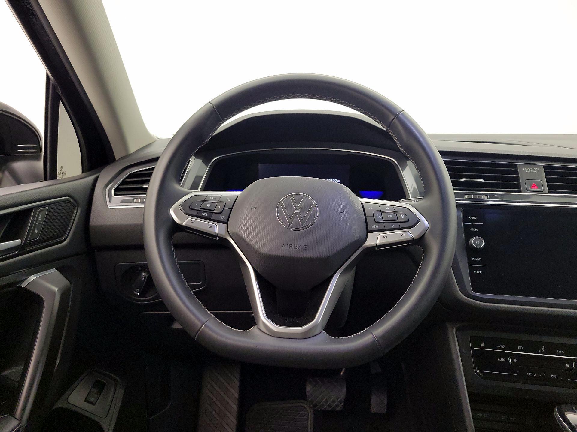 Thumbnail: 2022 Volkswagen Tiguan - 10