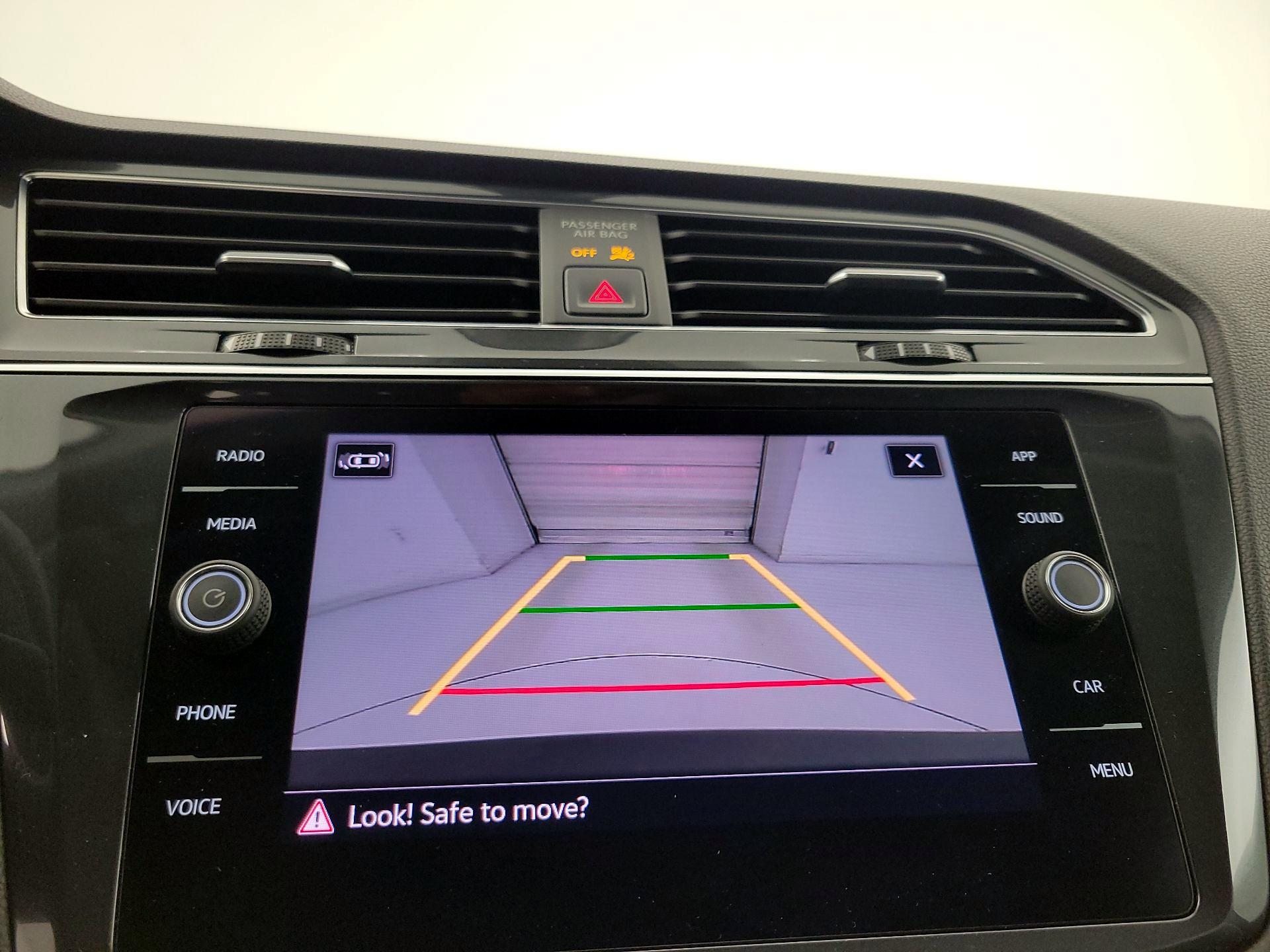 Thumbnail: 2022 Volkswagen Tiguan - 14