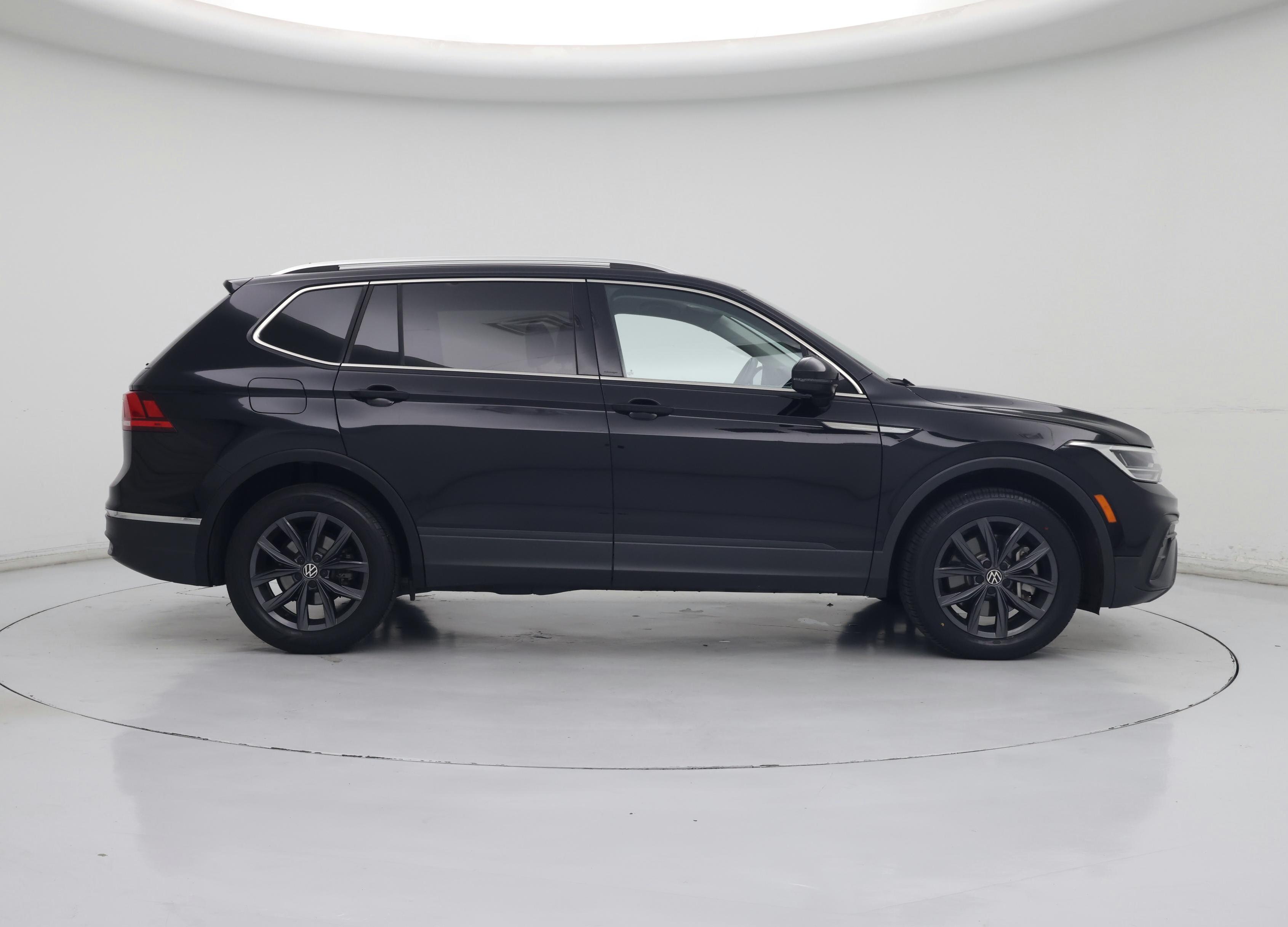 Thumbnail: 2022 Volkswagen Tiguan - 7