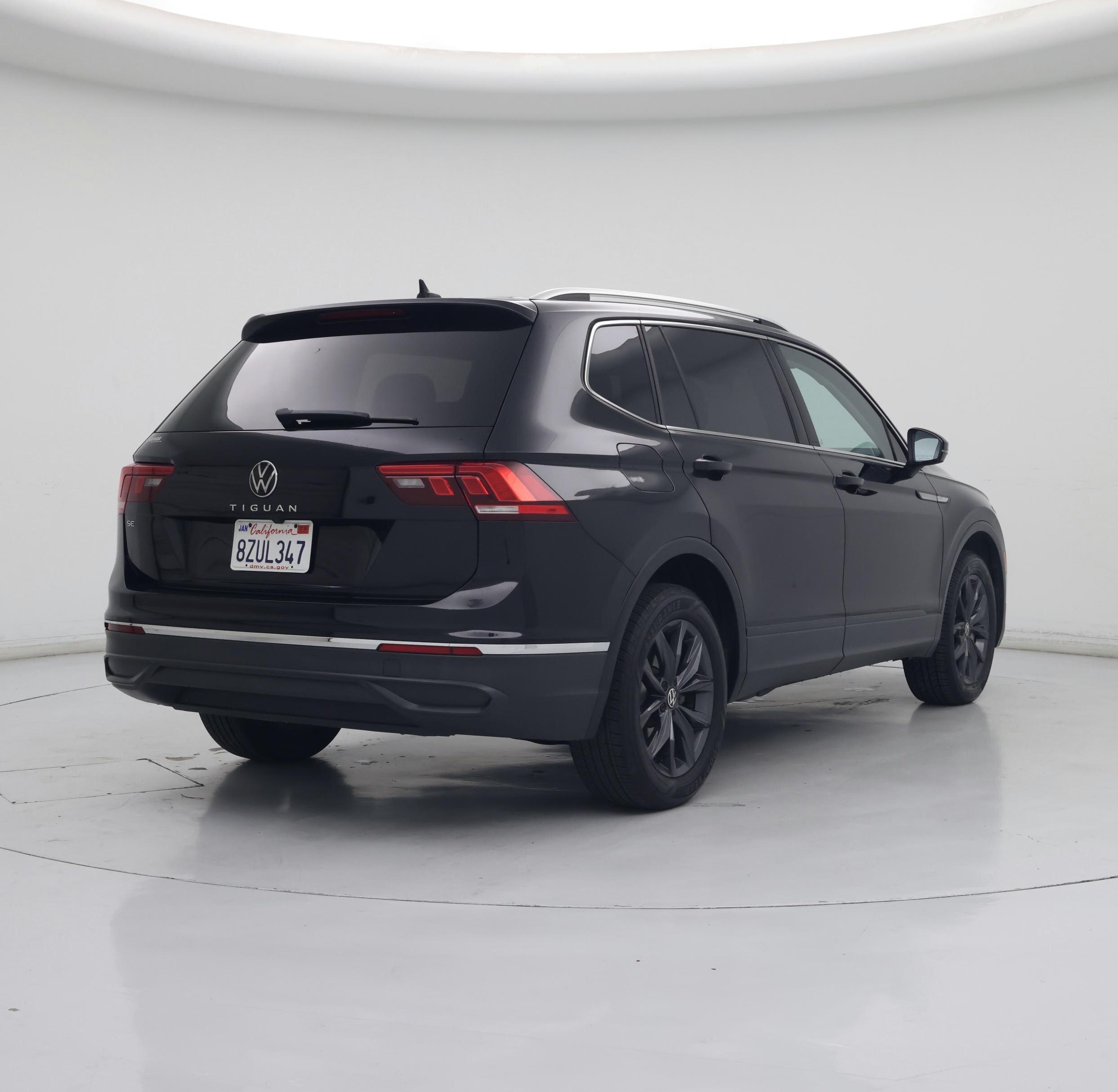 Thumbnail: 2022 Volkswagen Tiguan - 8