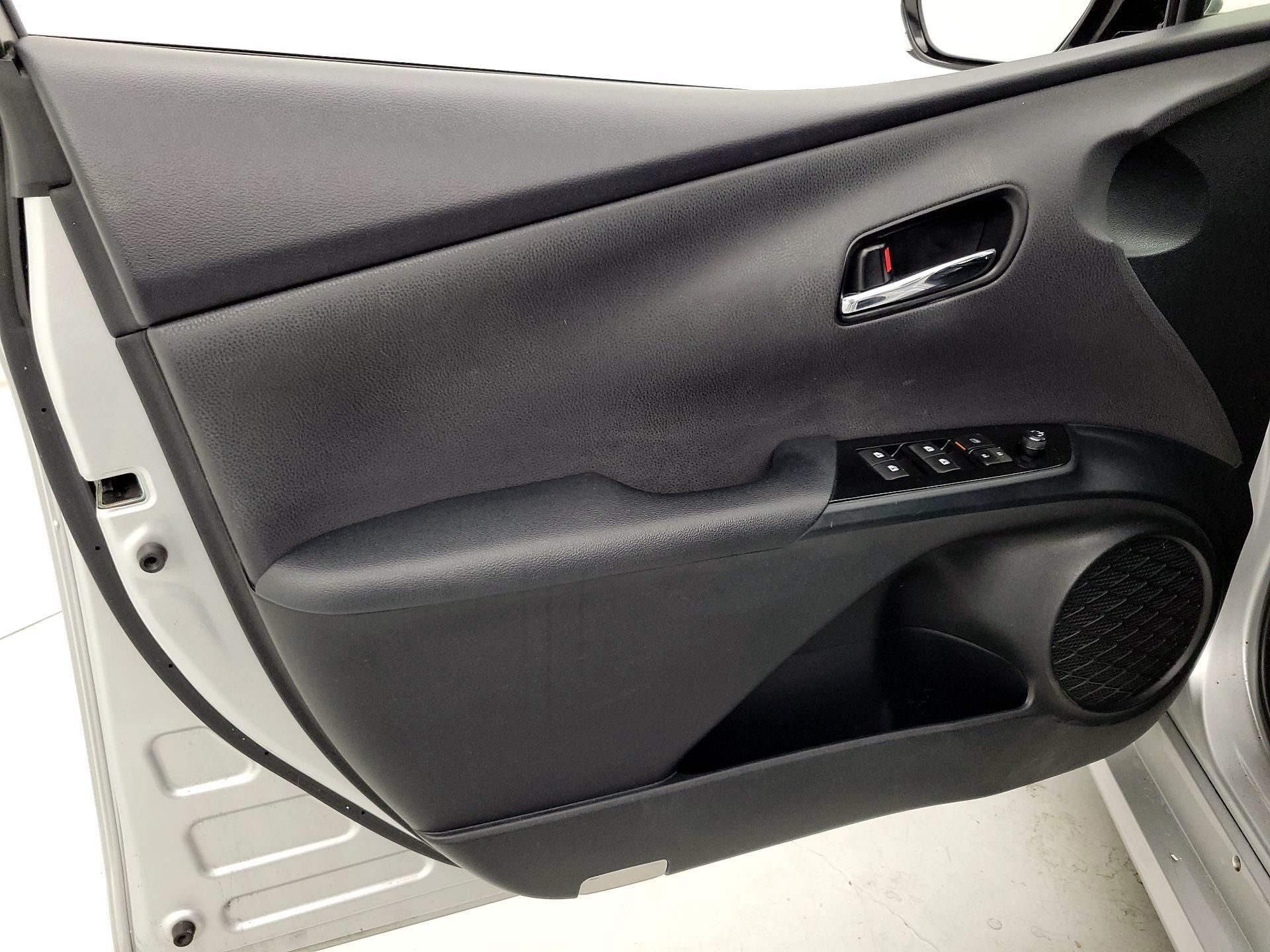 Thumbnail: 2016 Toyota Prius - 12