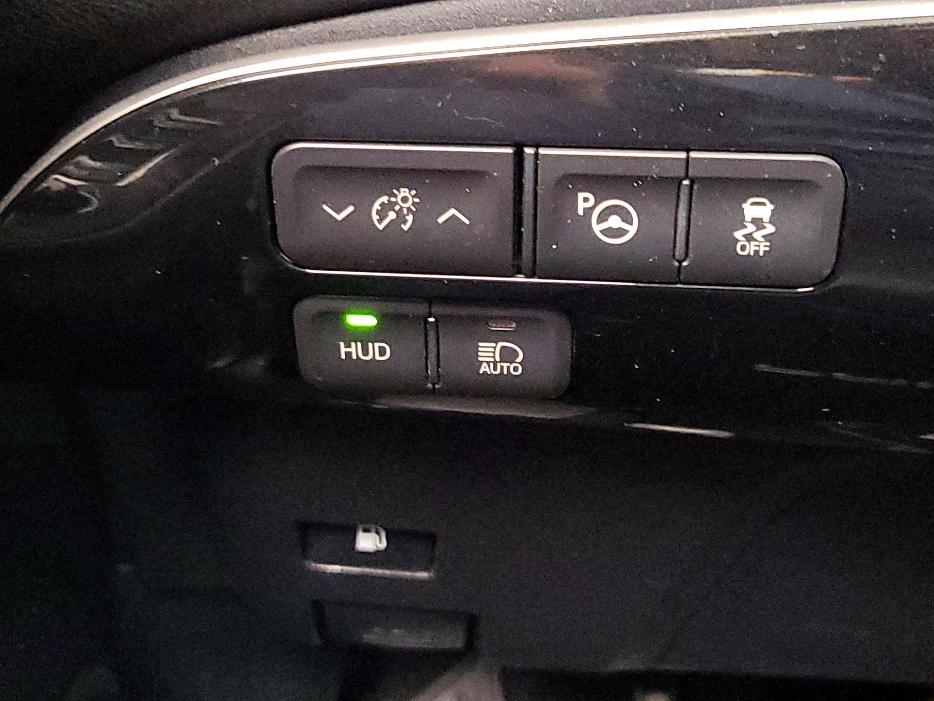 Thumbnail: 2016 Toyota Prius - 13