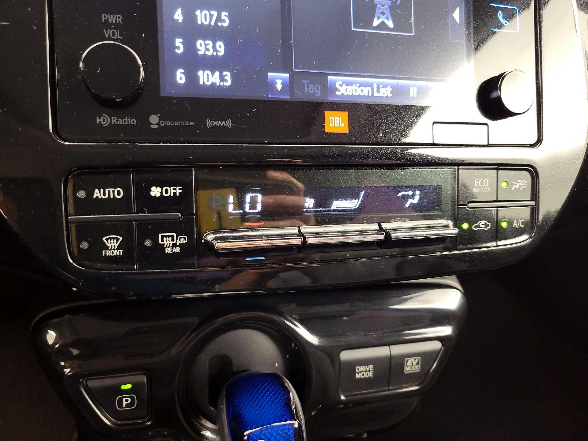 Thumbnail: 2016 Toyota Prius - 17