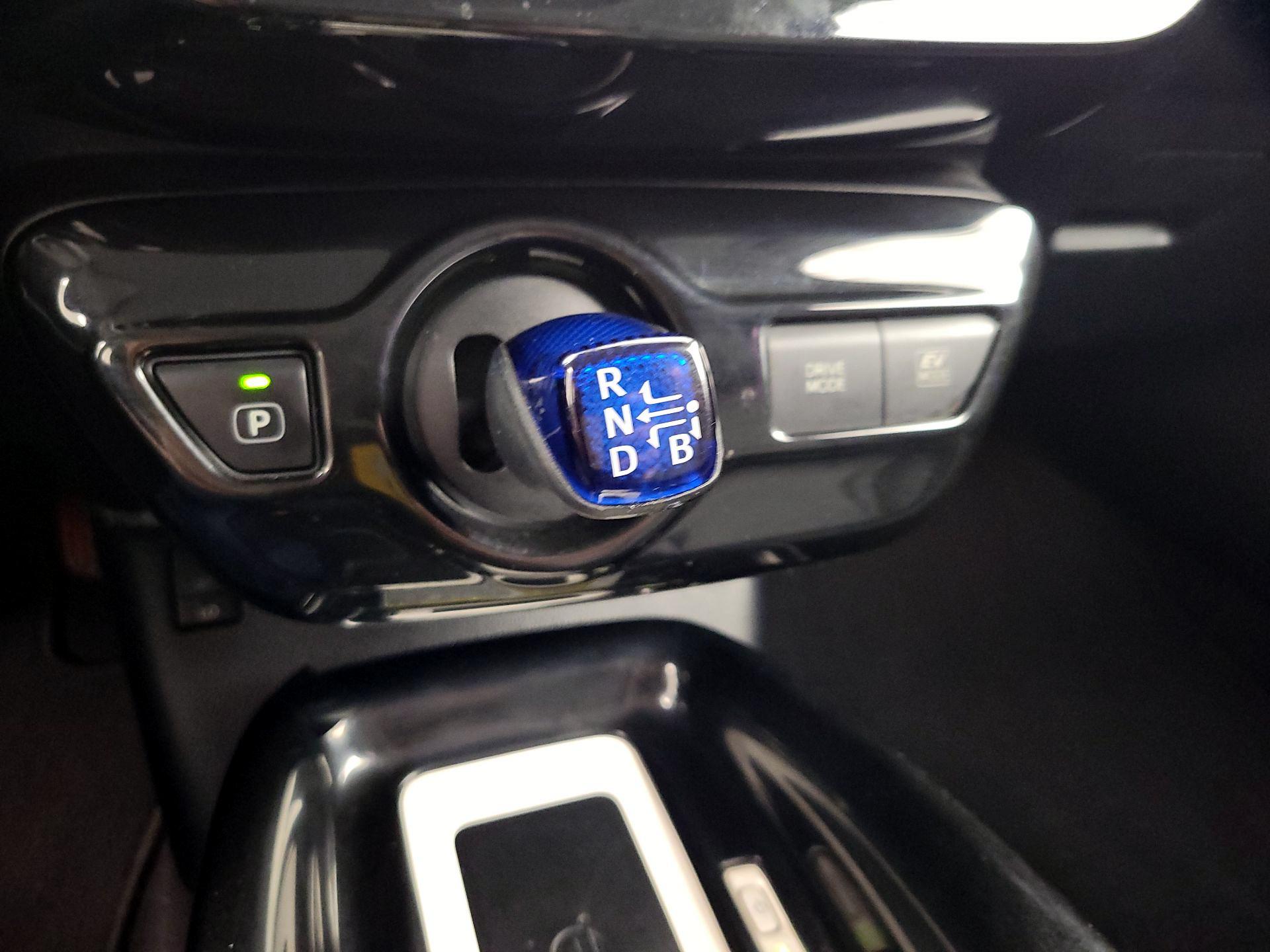 Thumbnail: 2016 Toyota Prius - 18