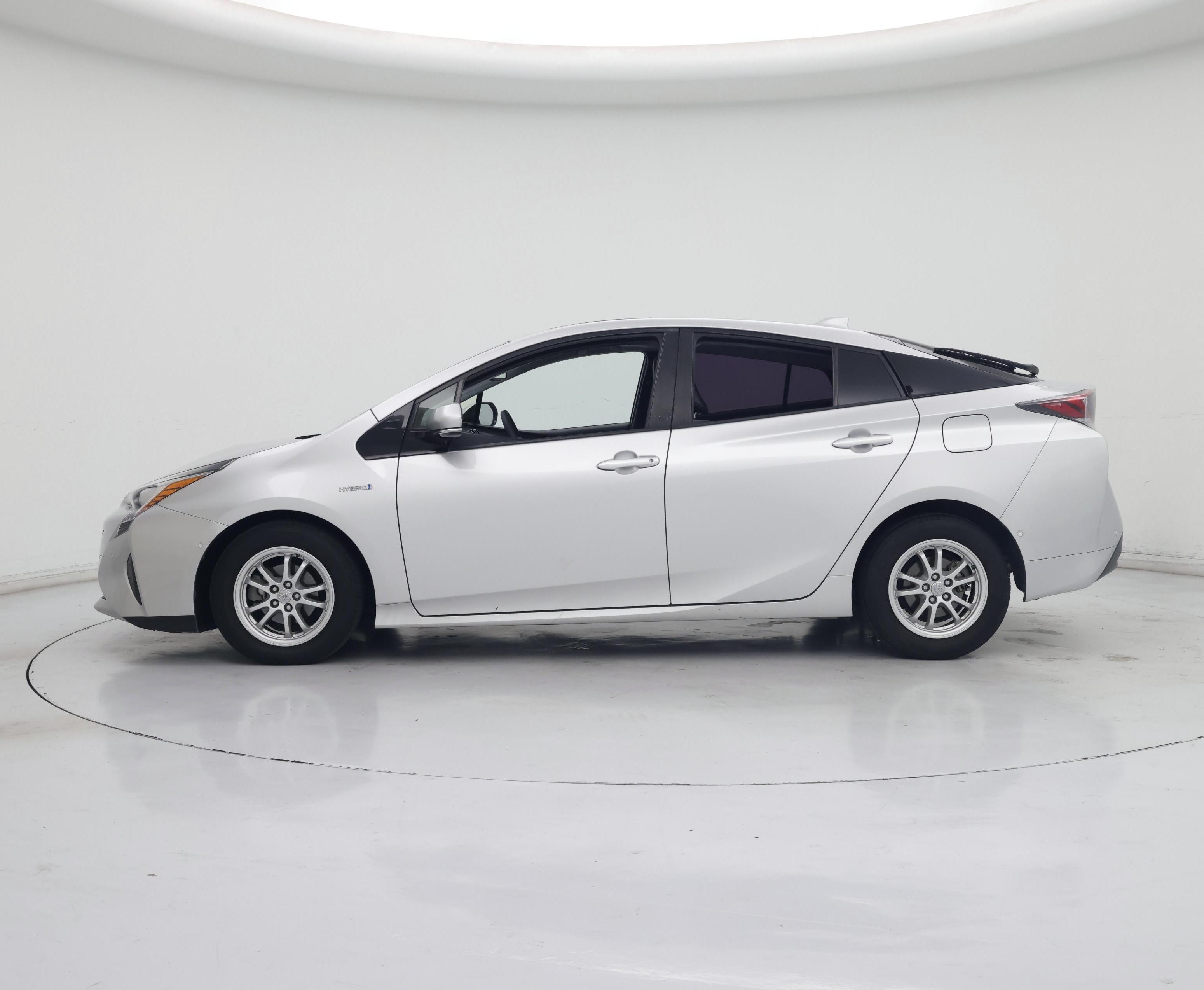 Thumbnail: 2016 Toyota Prius - 3