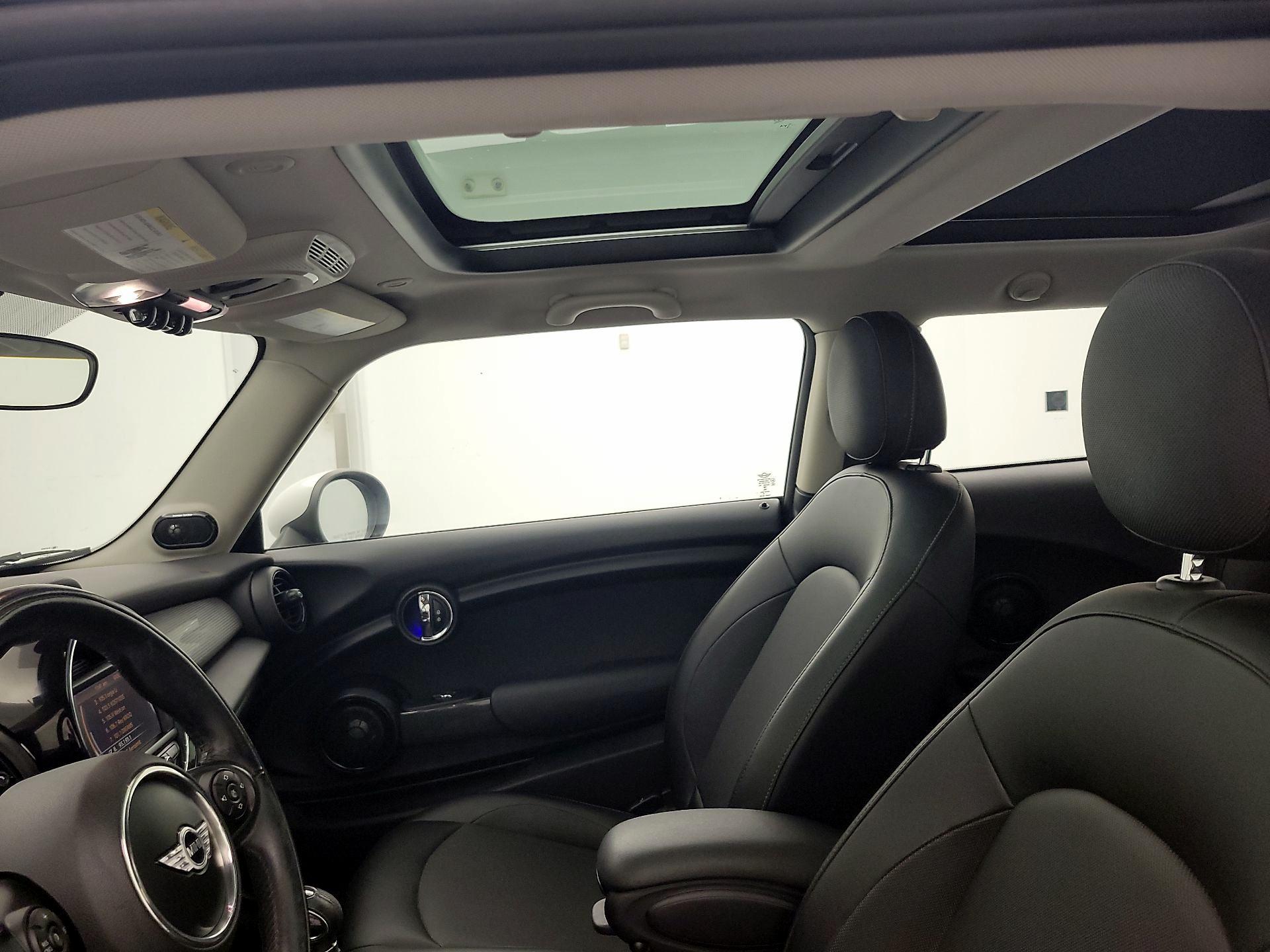 Thumbnail: 2017 MINI Cooper Hardtop - 16