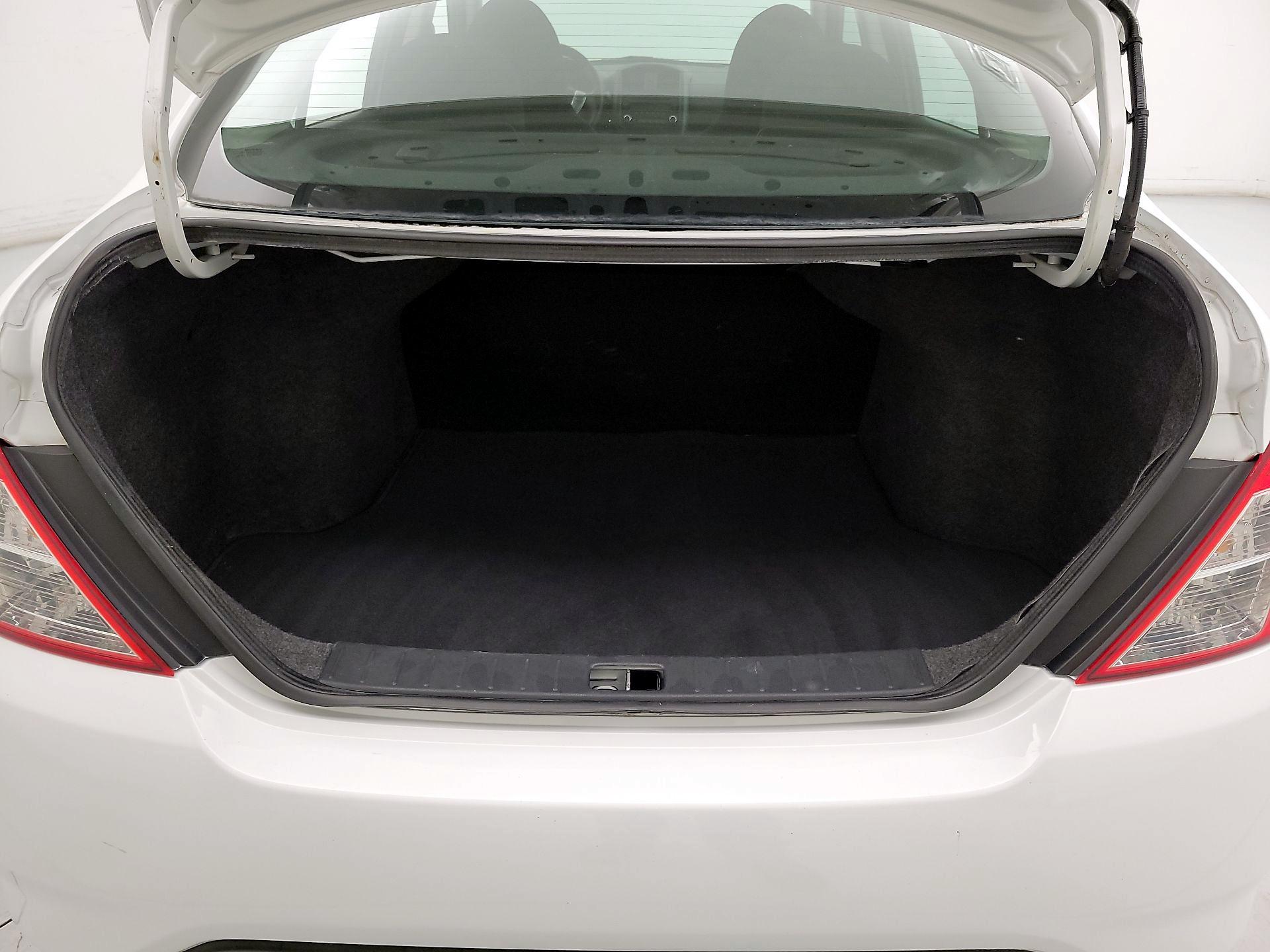 Thumbnail: 2015 Nissan Versa - 18