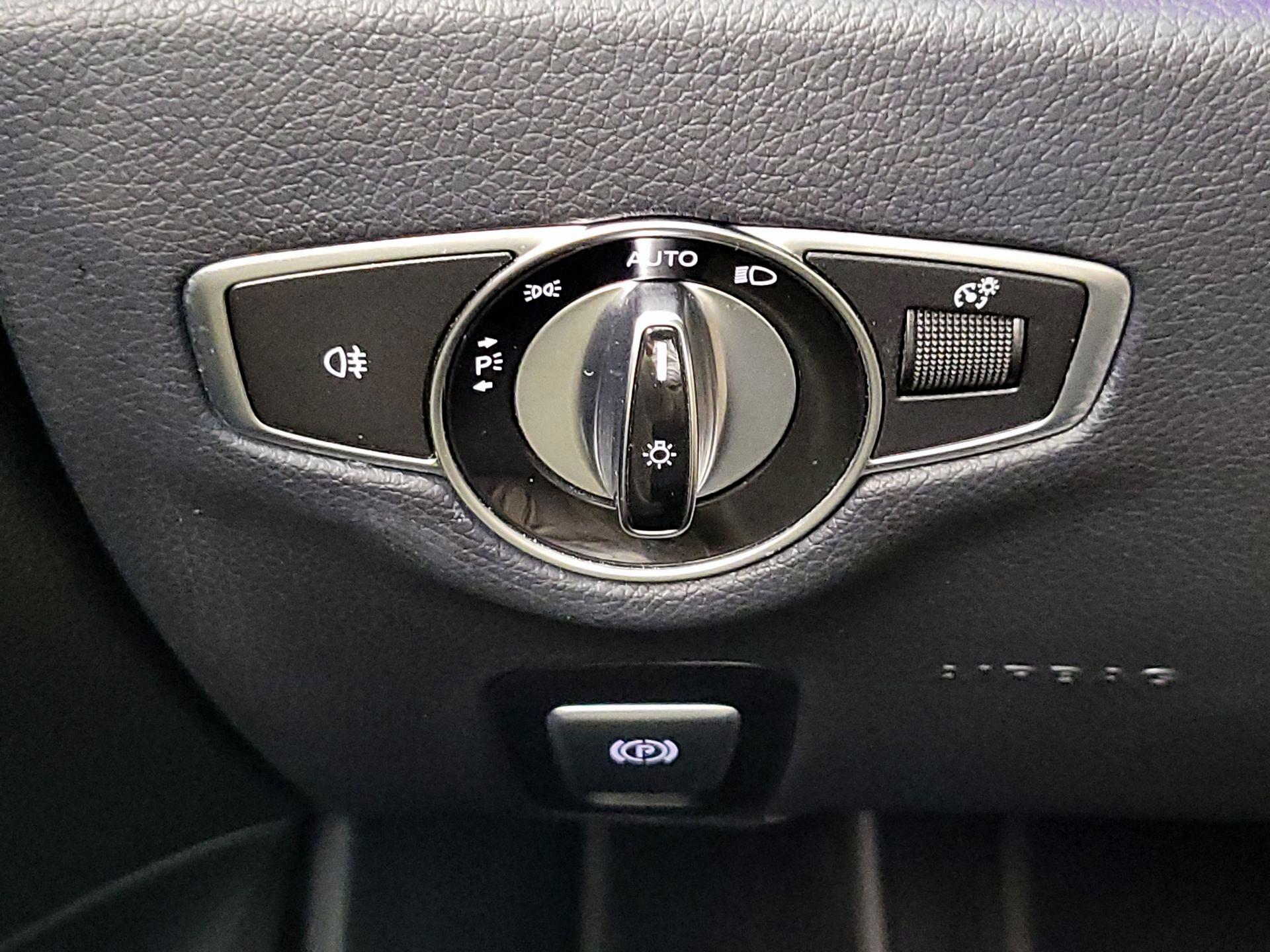 Thumbnail: 2020 Mercedes-Benz E-Class - 13