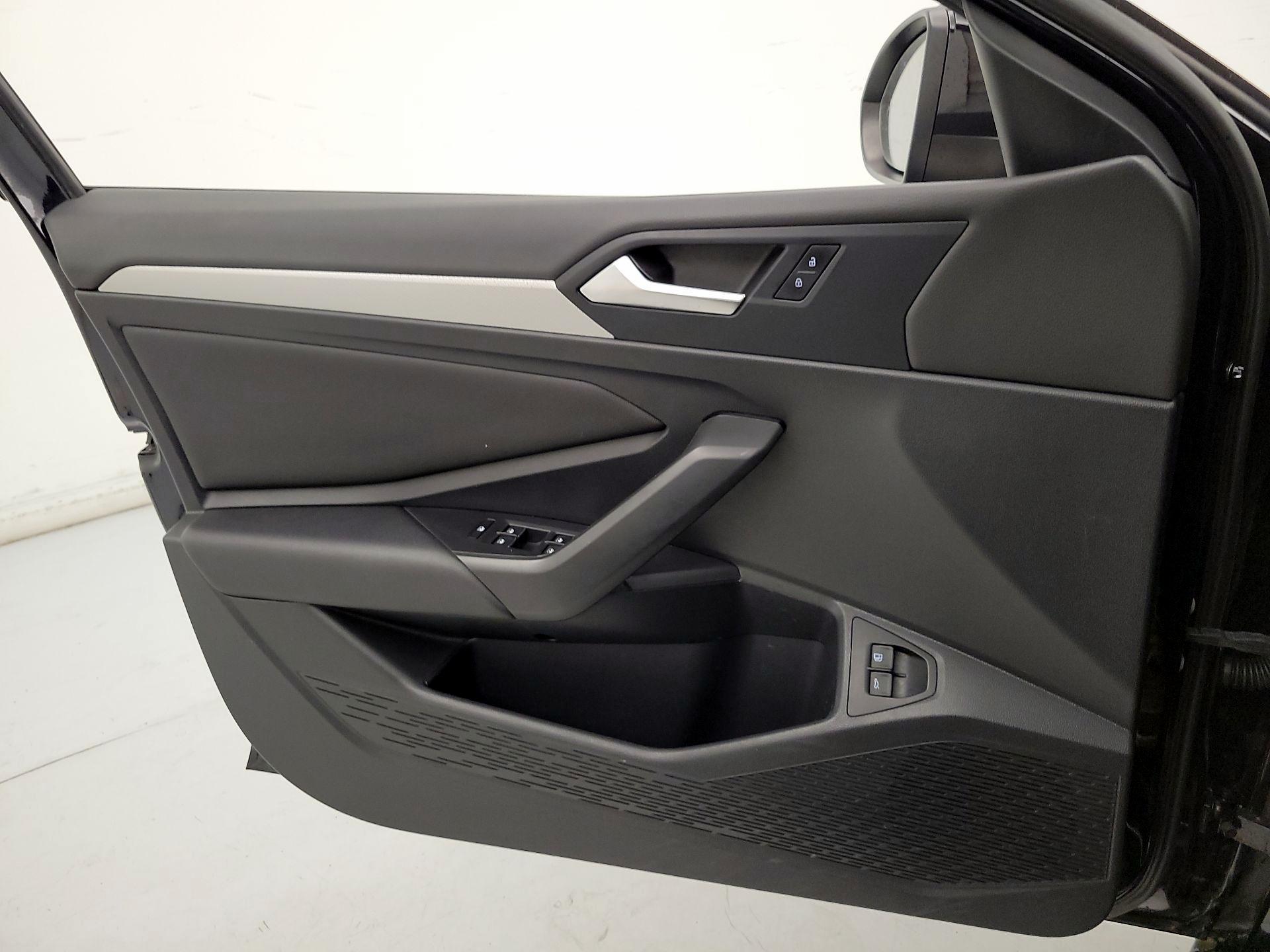 Thumbnail: 2021 Volkswagen Jetta - 12