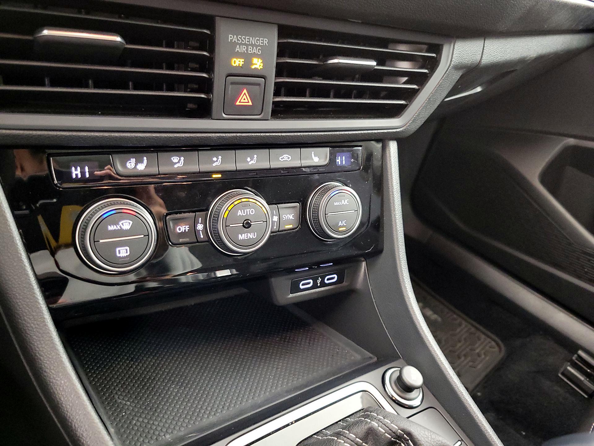 Thumbnail: 2021 Volkswagen Jetta - 16