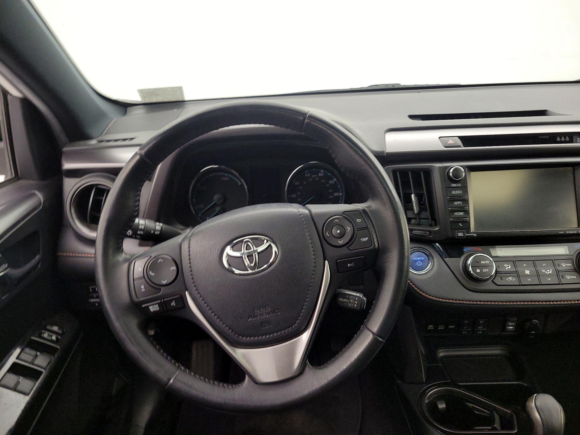 Thumbnail: 2018 Toyota RAV4 - 10