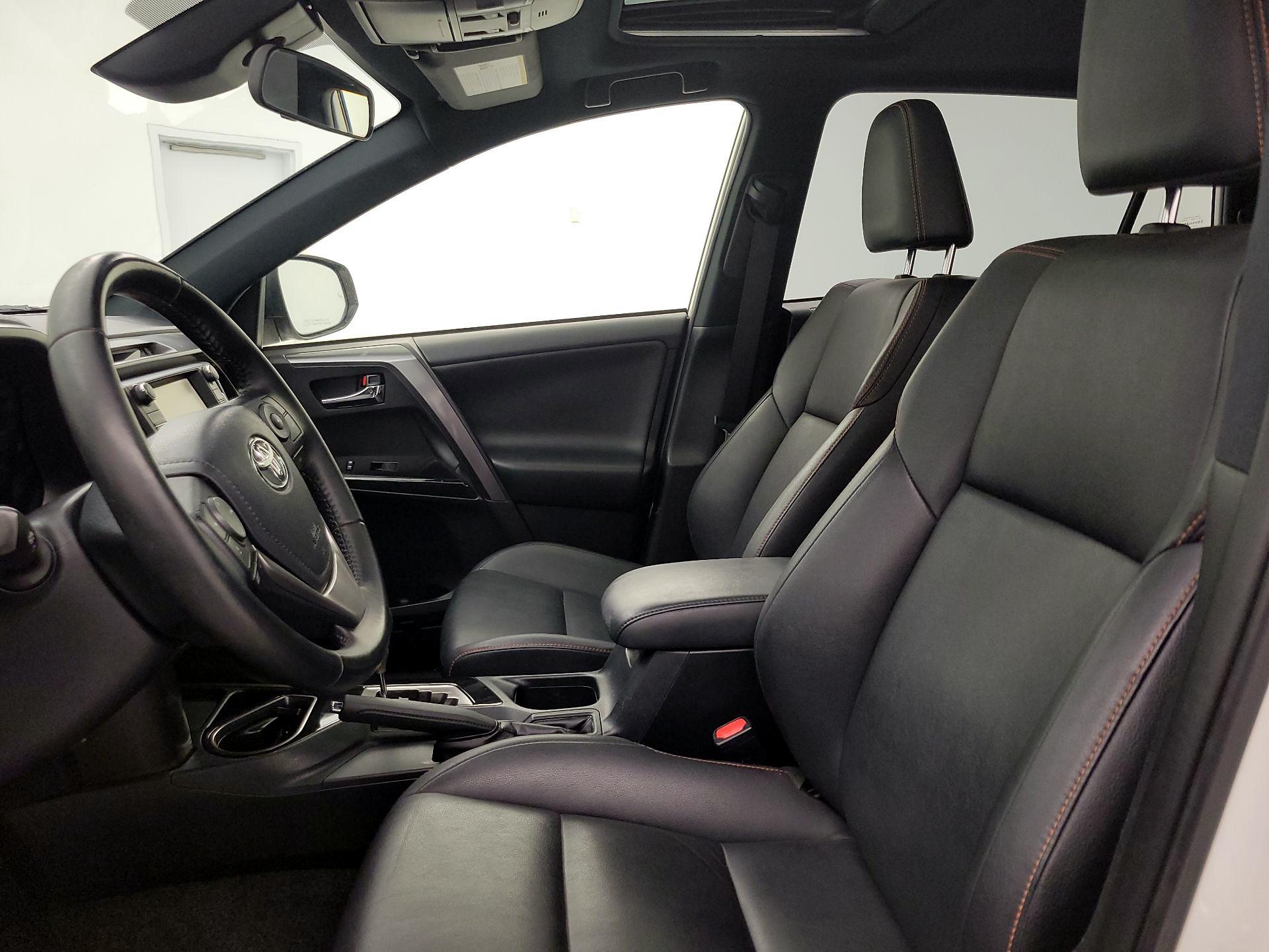 Thumbnail: 2018 Toyota RAV4 - 11