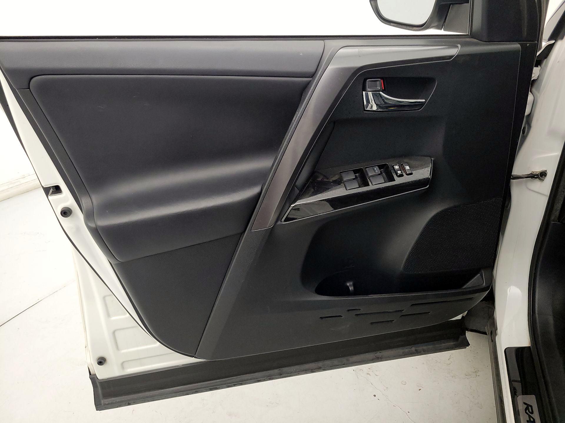 Thumbnail: 2018 Toyota RAV4 - 12