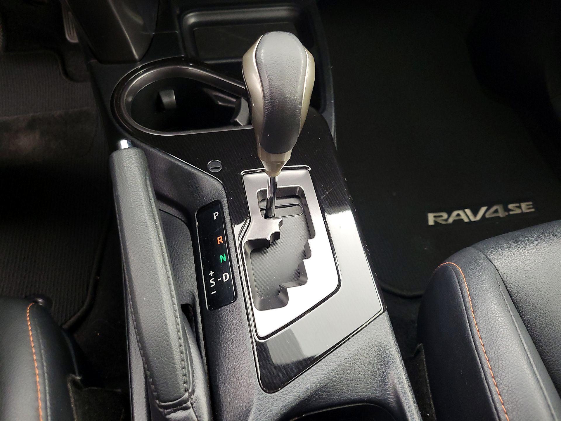 Thumbnail: 2018 Toyota RAV4 - 18