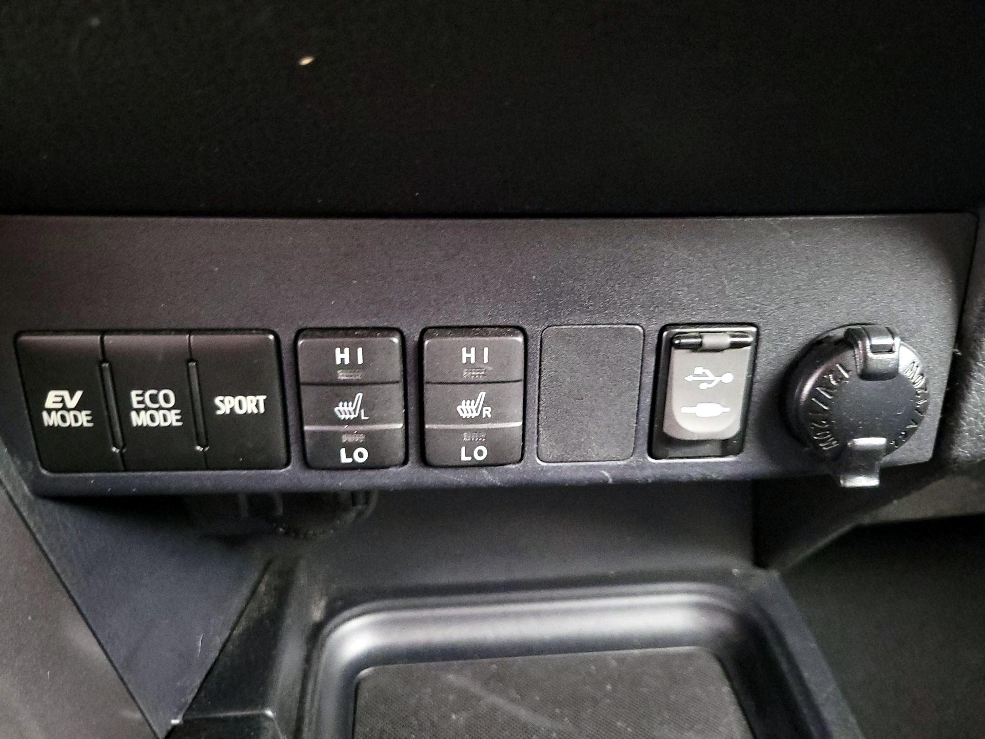 Thumbnail: 2018 Toyota RAV4 - 19