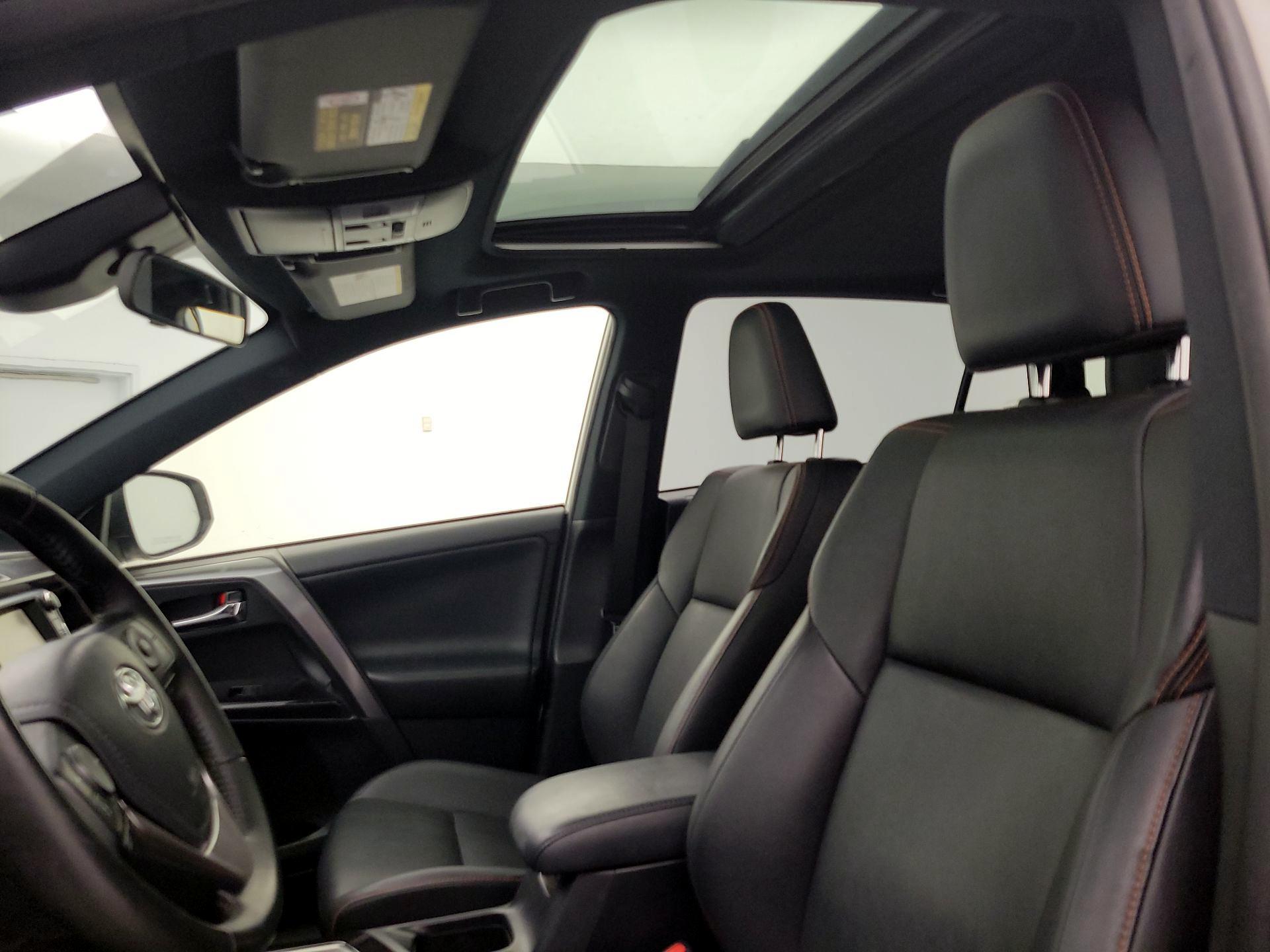 Thumbnail: 2018 Toyota RAV4 - 20