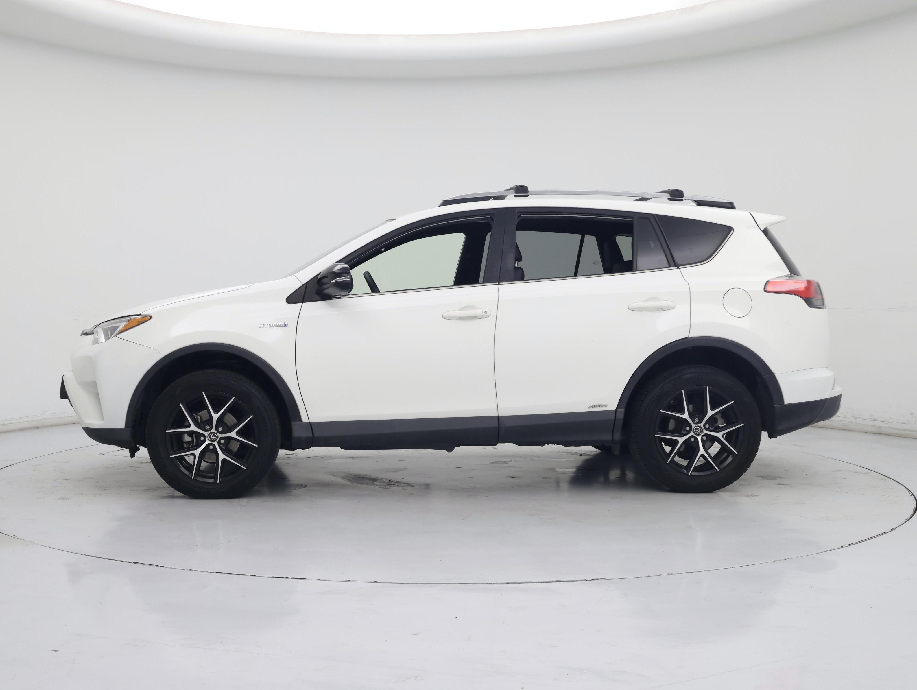 Thumbnail: 2018 Toyota RAV4 - 3