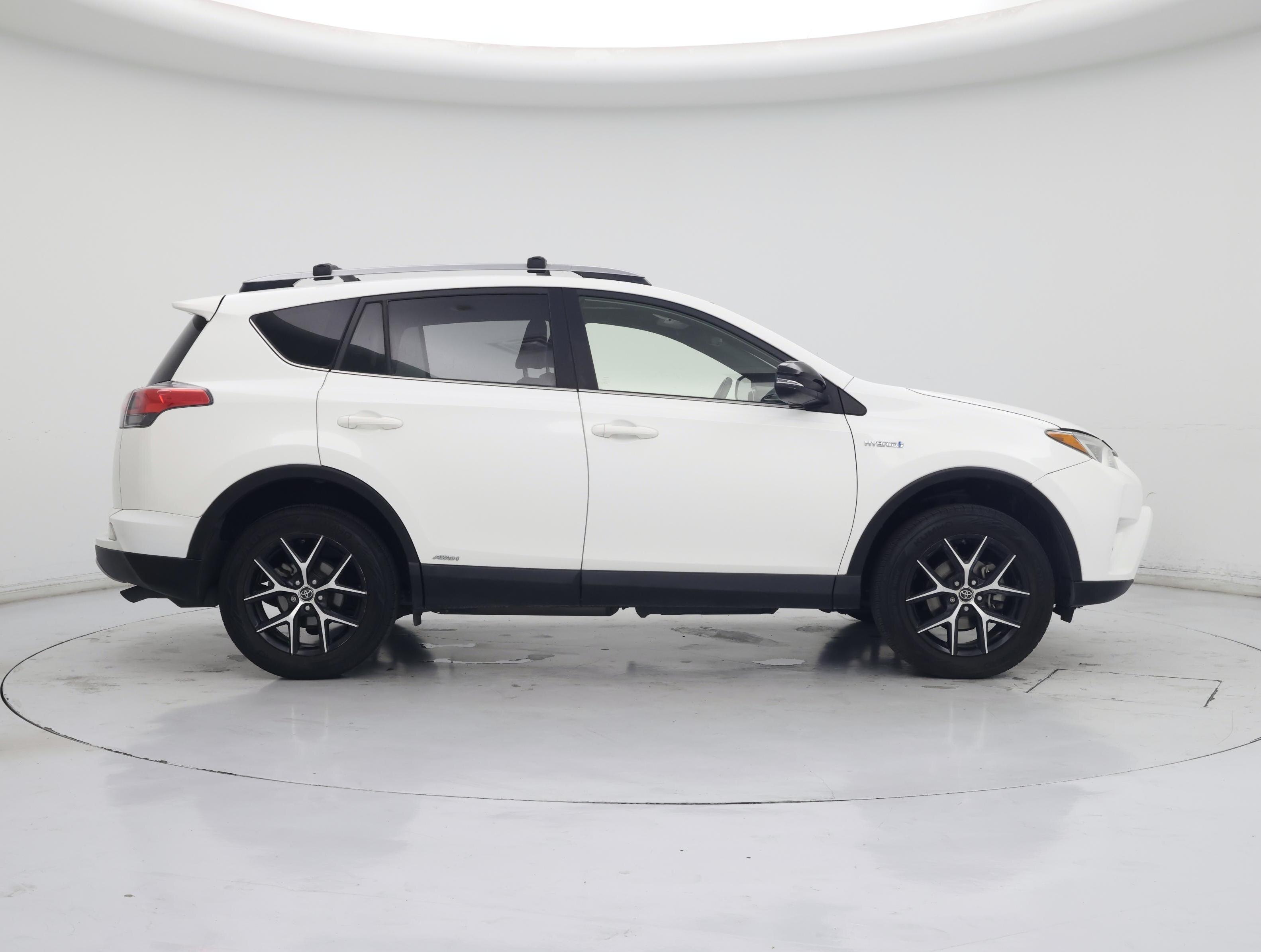 Thumbnail: 2018 Toyota RAV4 - 7