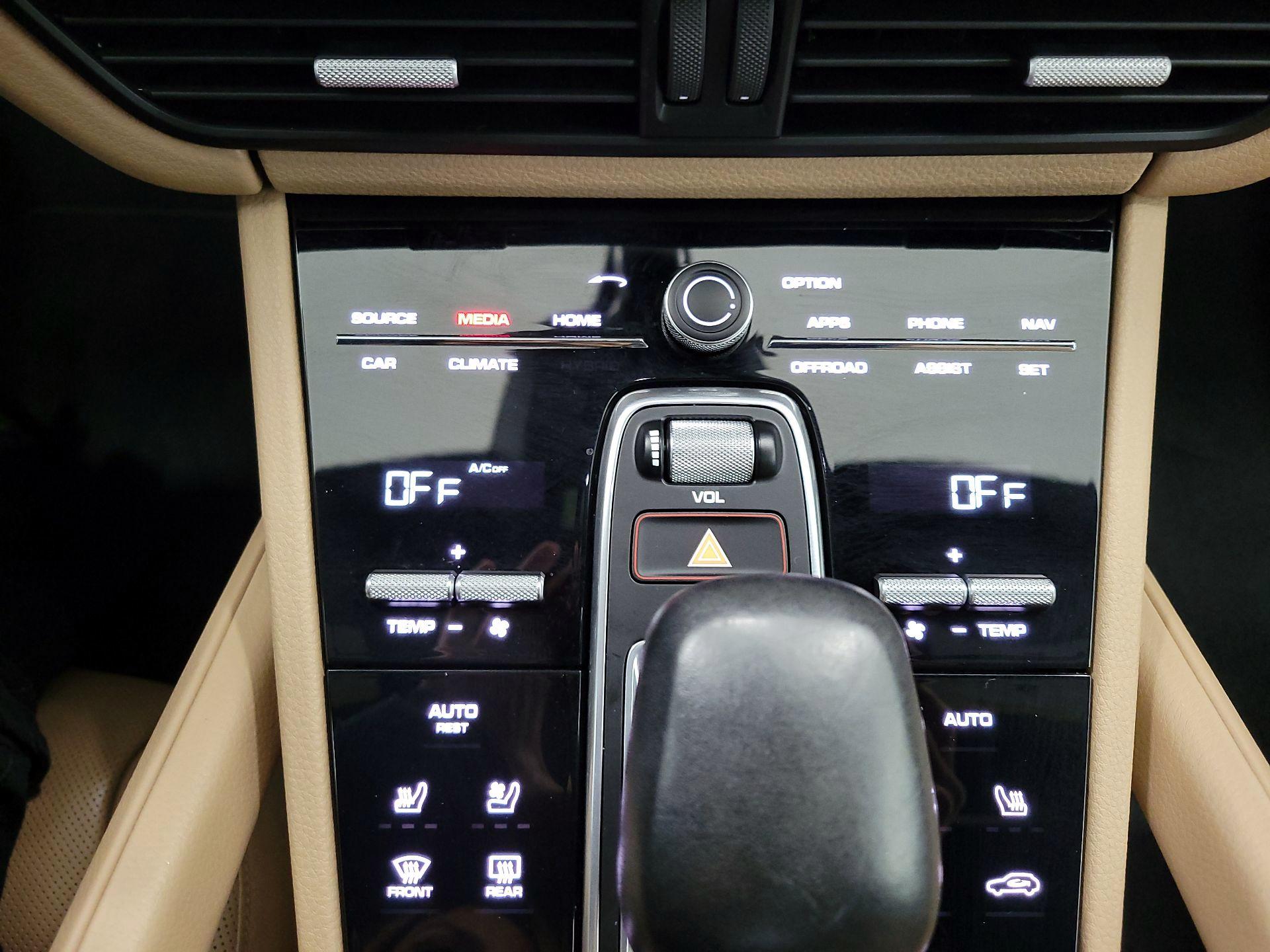 Thumbnail: 2020 Porsche Cayenne - 16