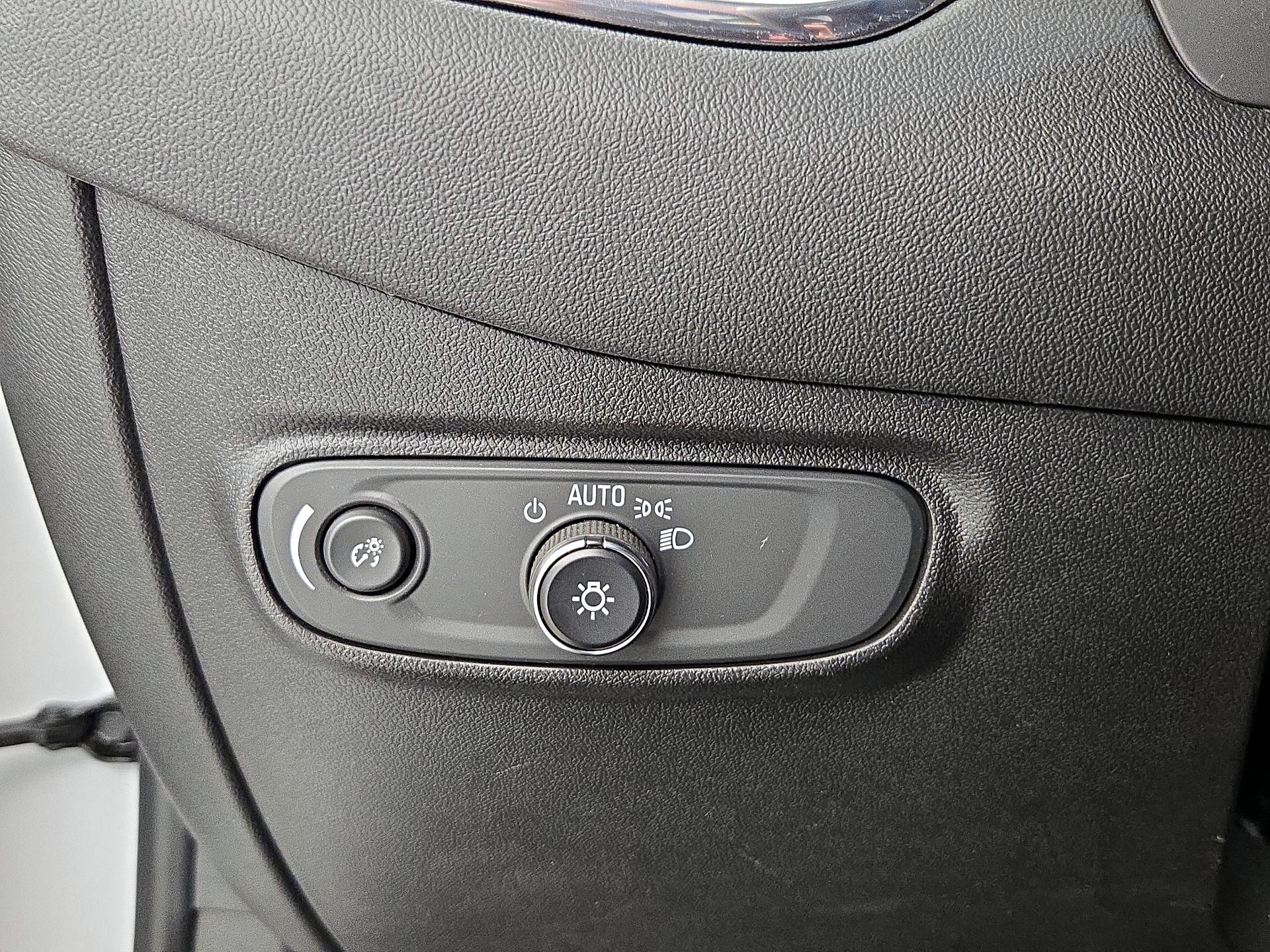 Thumbnail: 2022 Chevrolet Equinox - 13