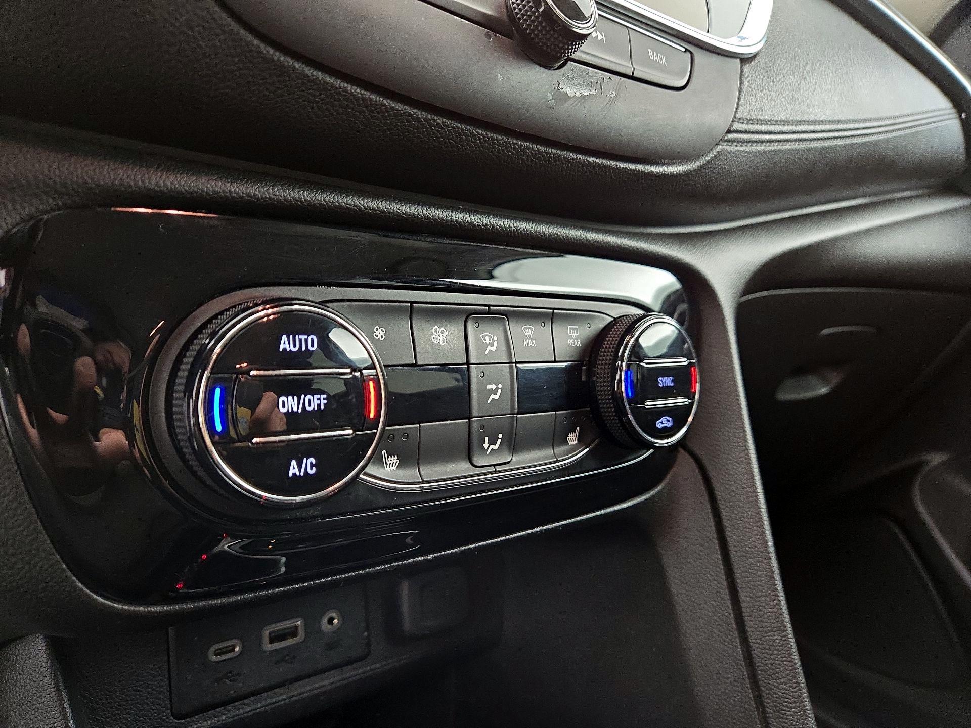 Thumbnail: 2020 Buick Encore GX - 16