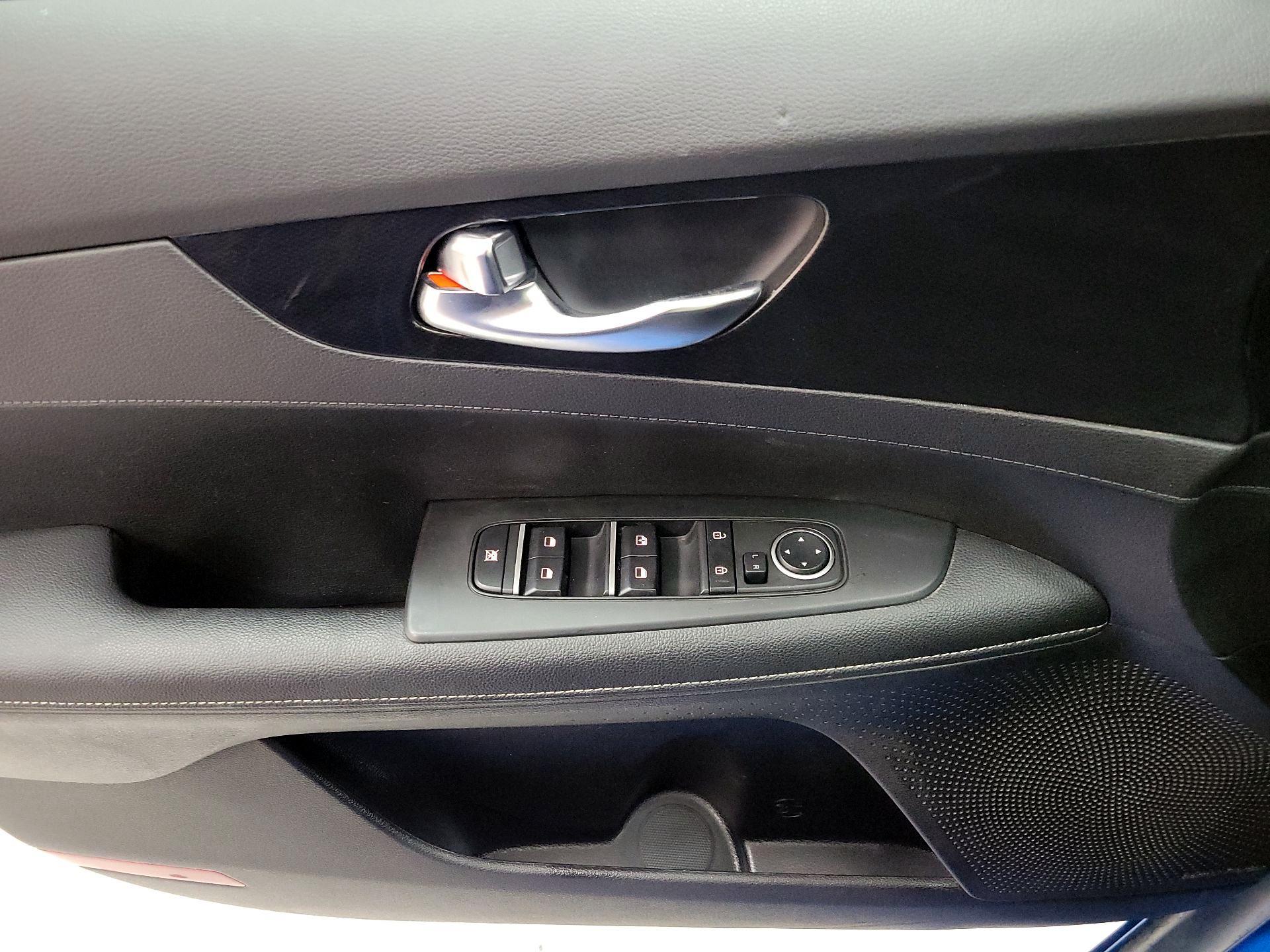 Thumbnail: 2022 Kia Forte - 12